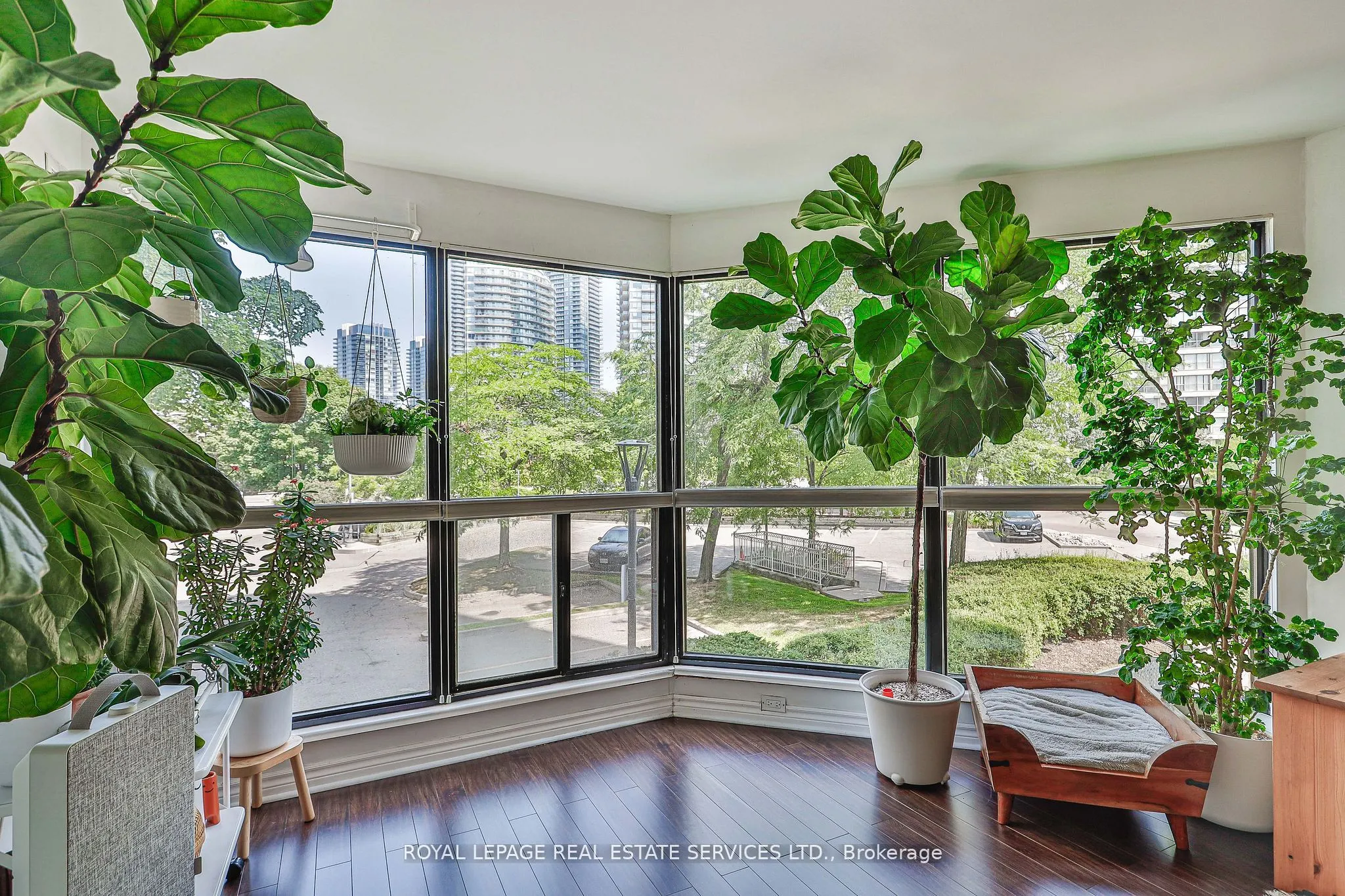 2267 Lakeshore Boulevard W, #216