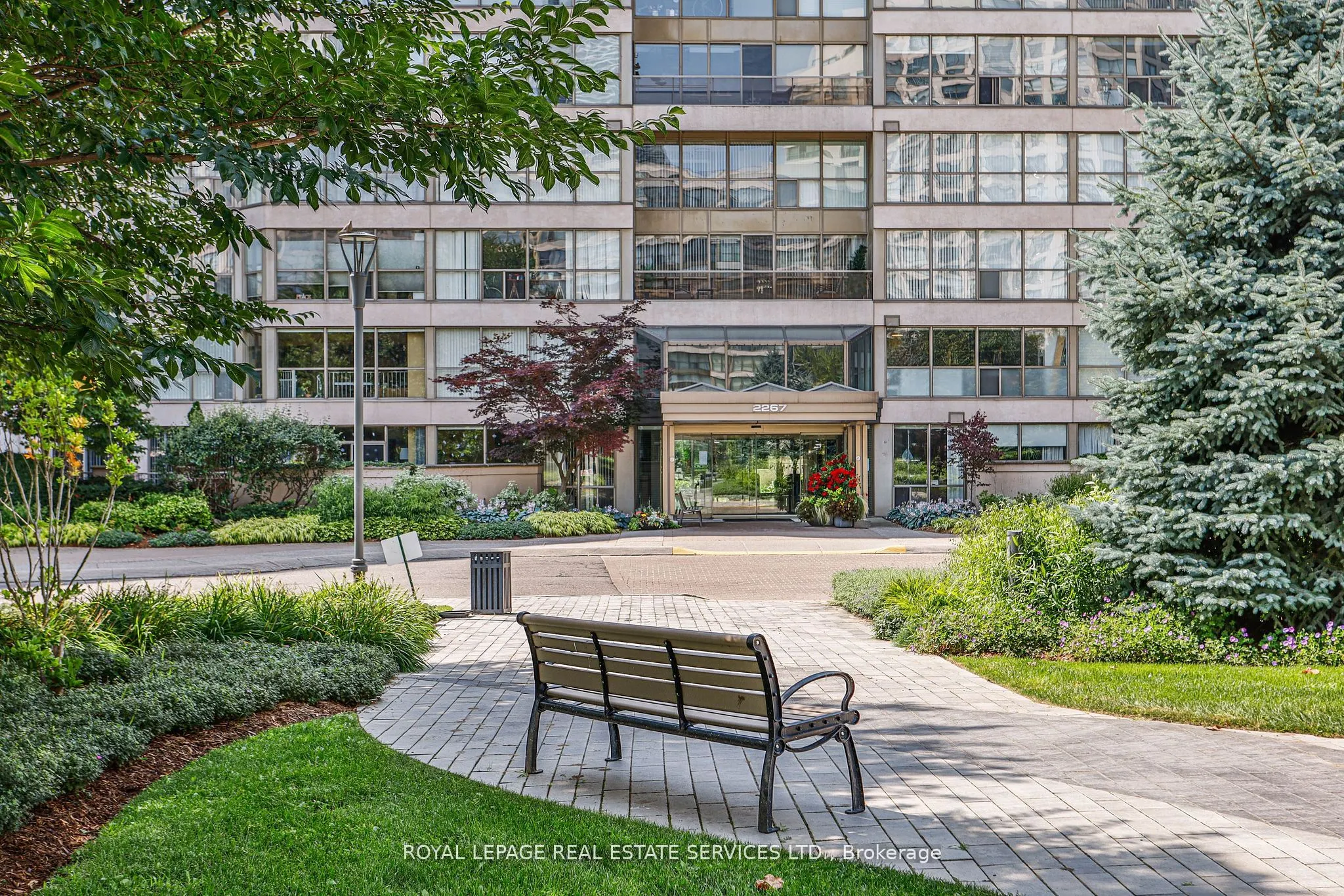 2267 Lakeshore Boulevard W, #216