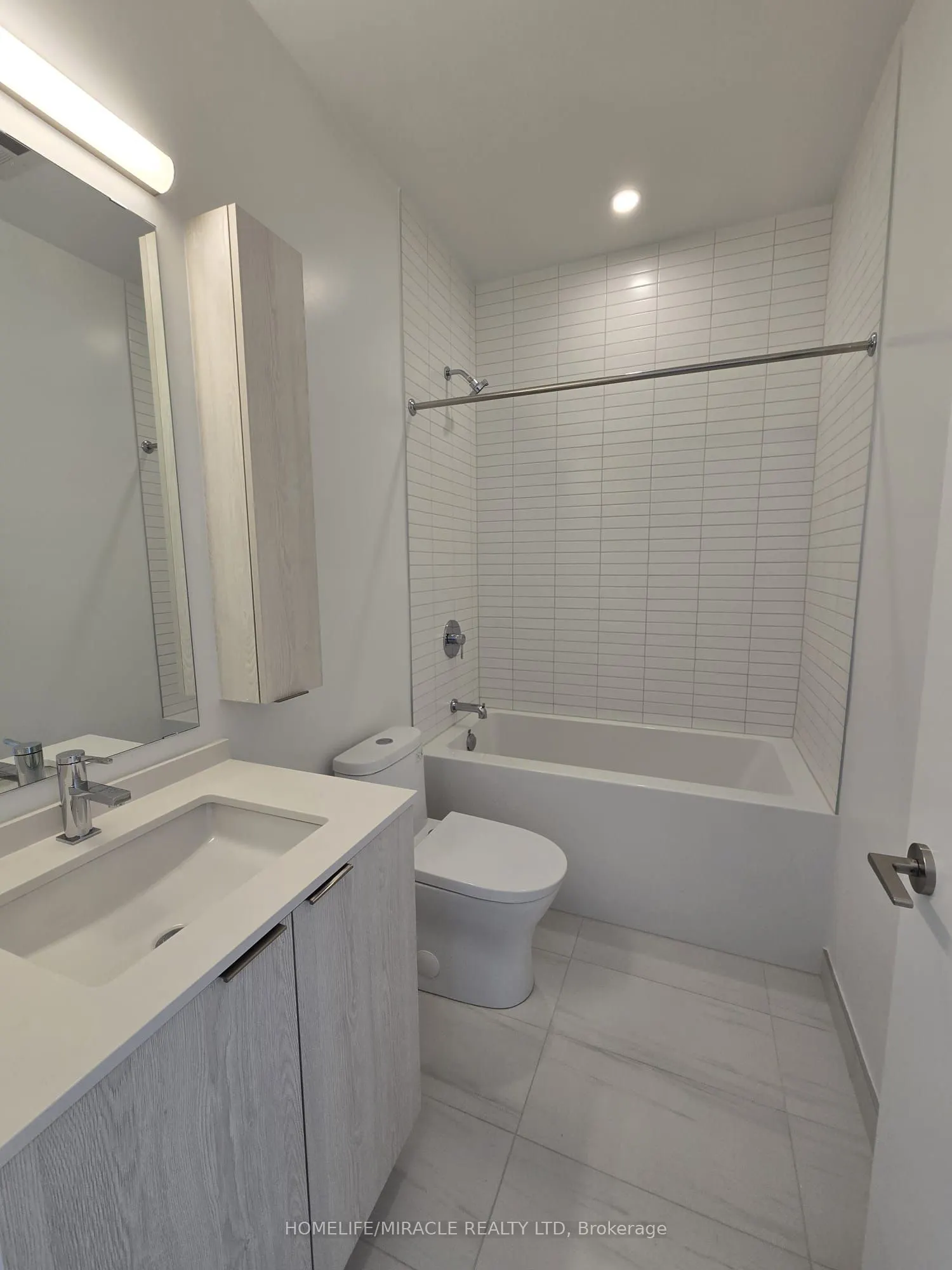 86 Dundas Street E, #1715