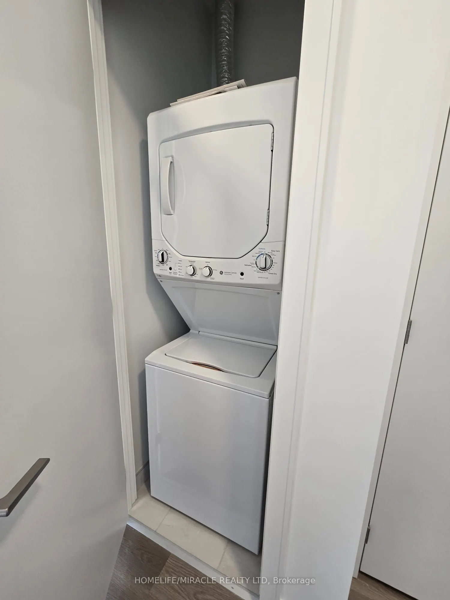 86 Dundas Street E, #1715