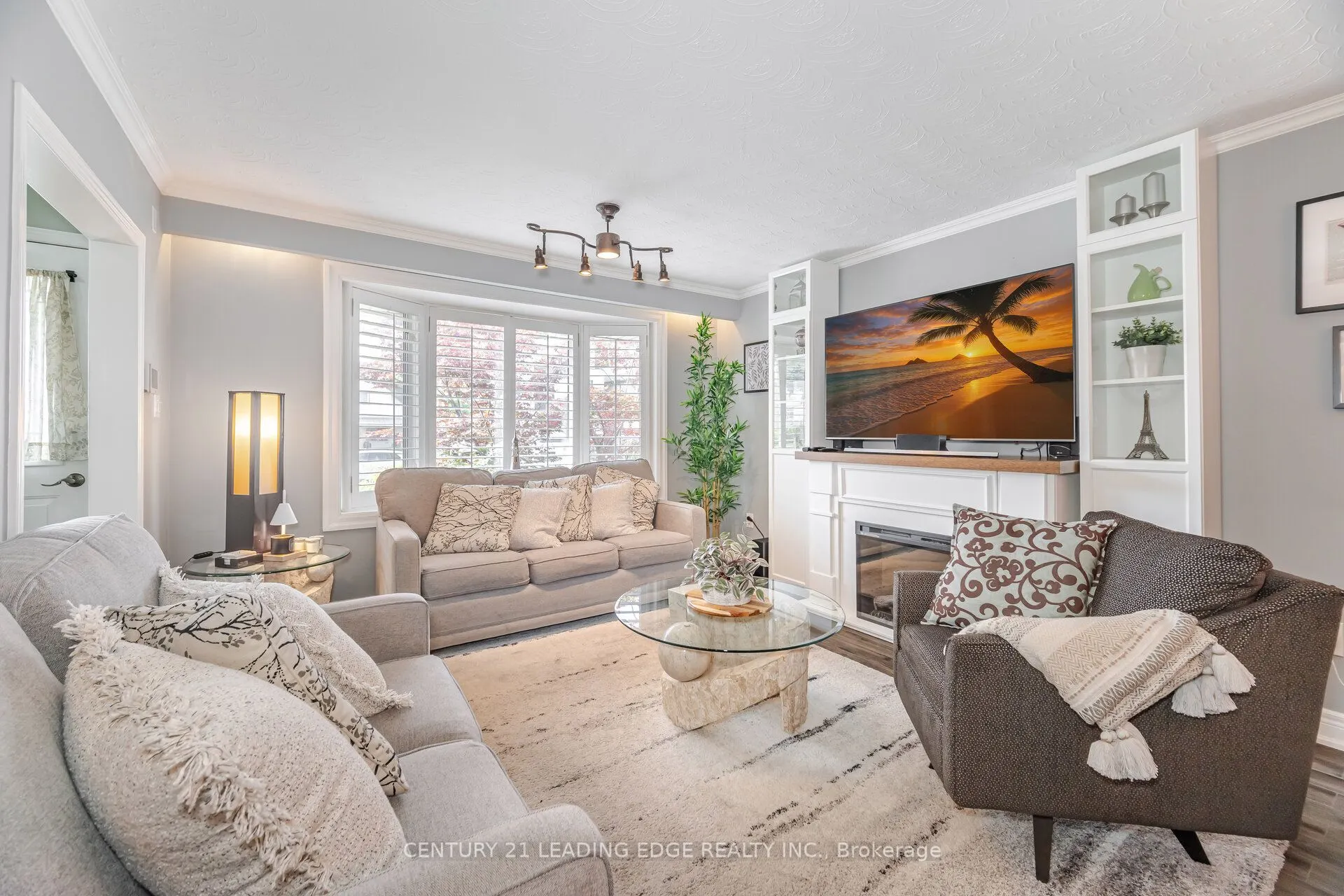 586 Curzon Avenue