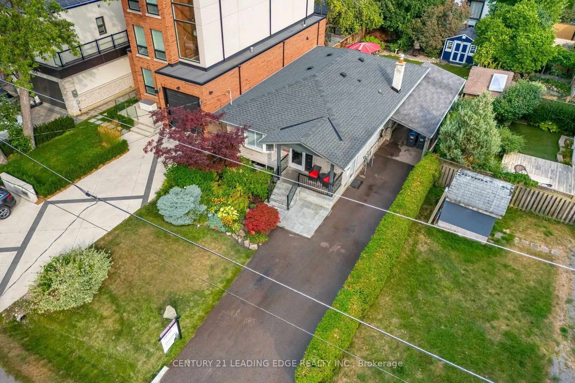 586 Curzon Avenue