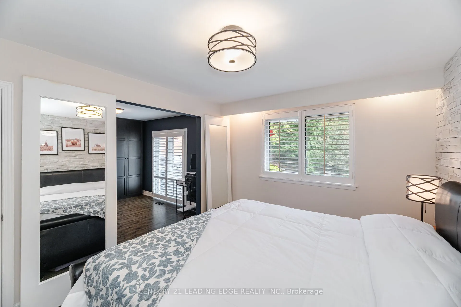 586 Curzon Avenue