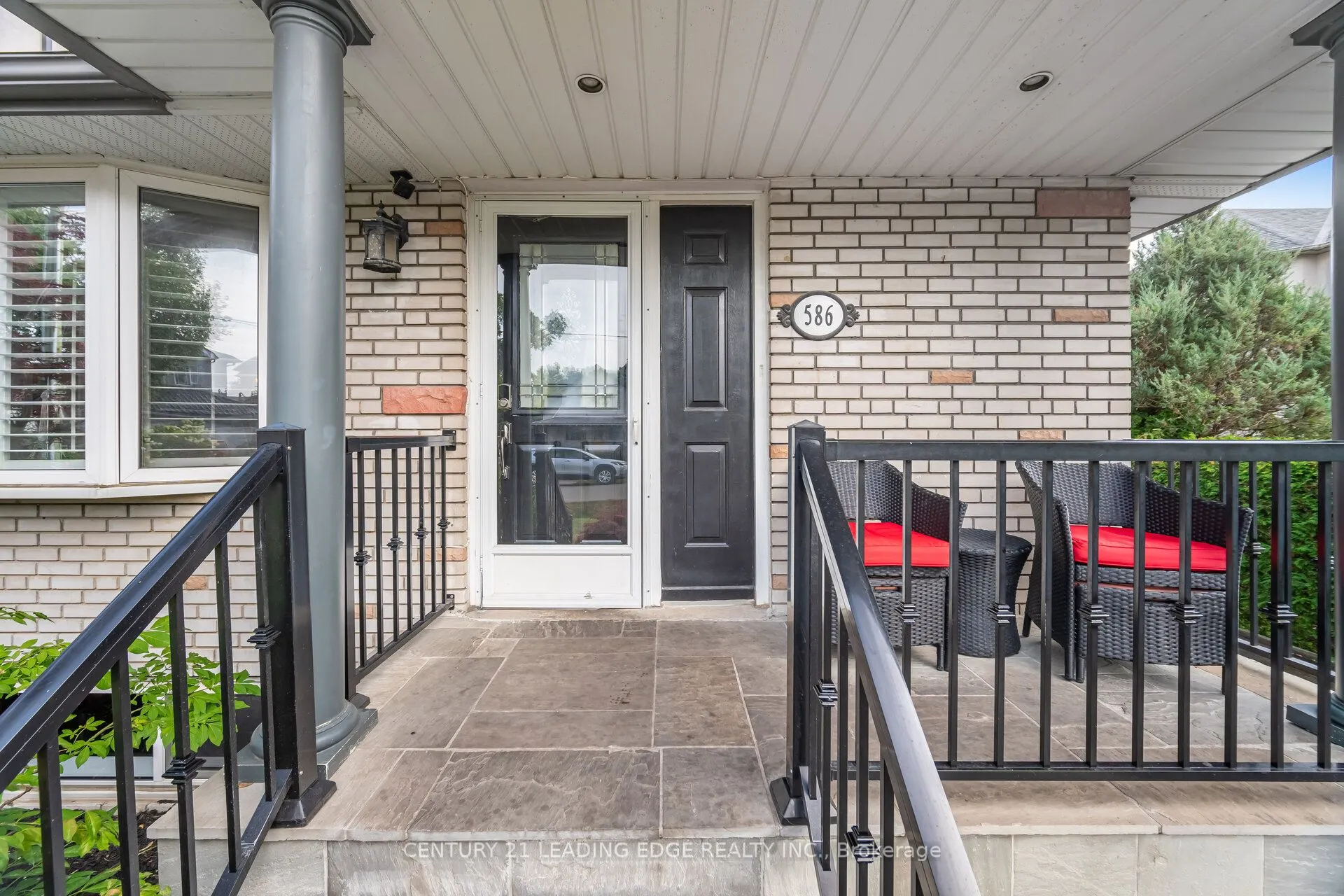 586 Curzon Avenue