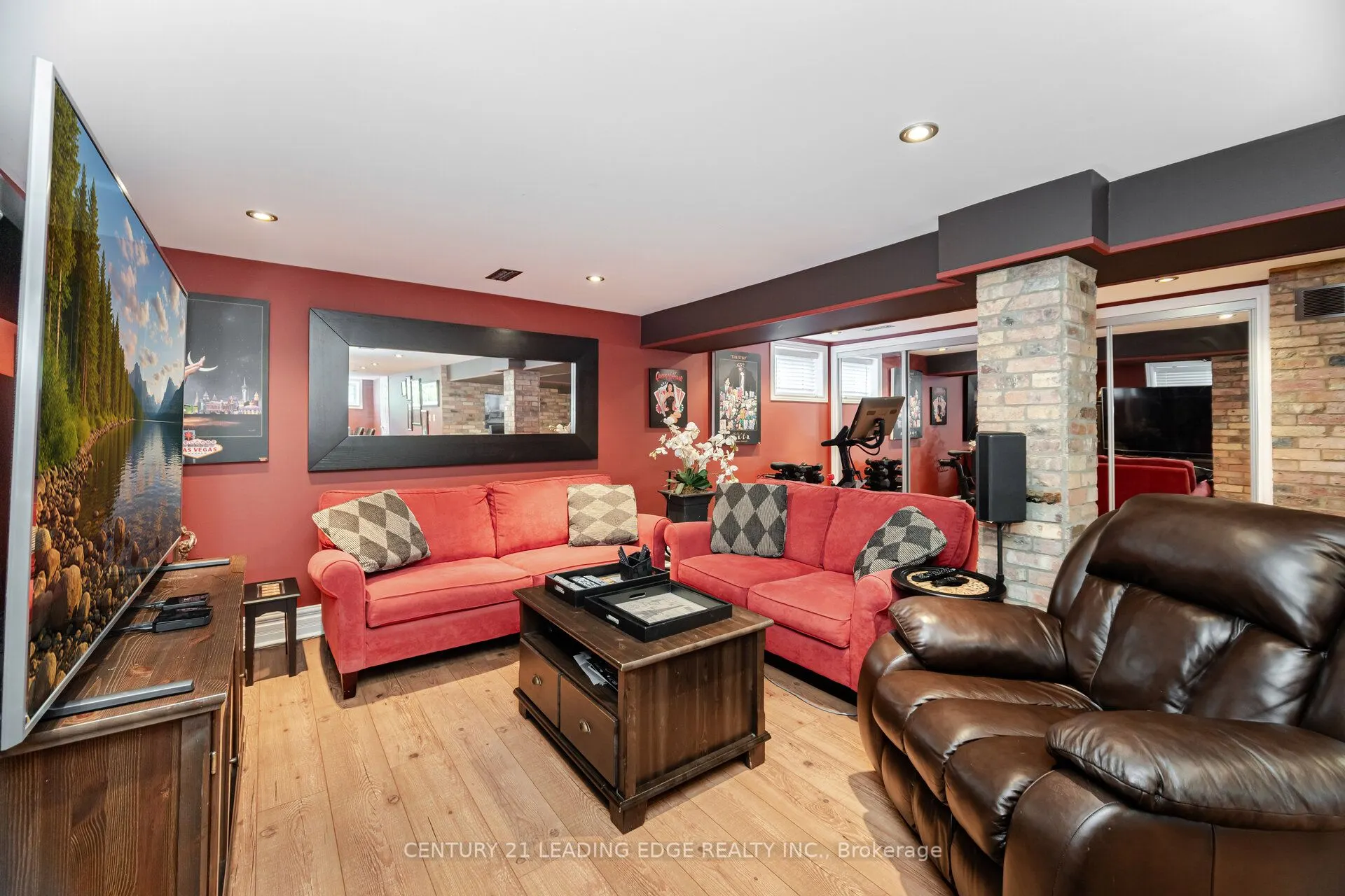 586 Curzon Avenue