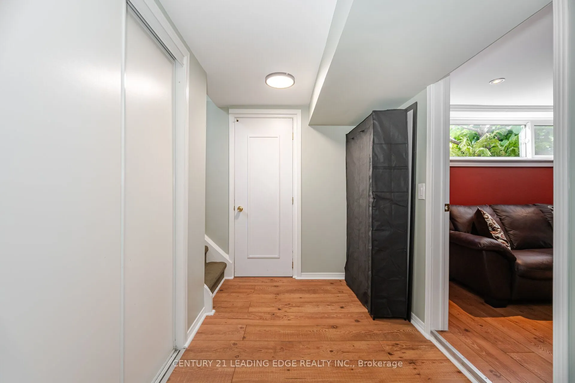 586 Curzon Avenue