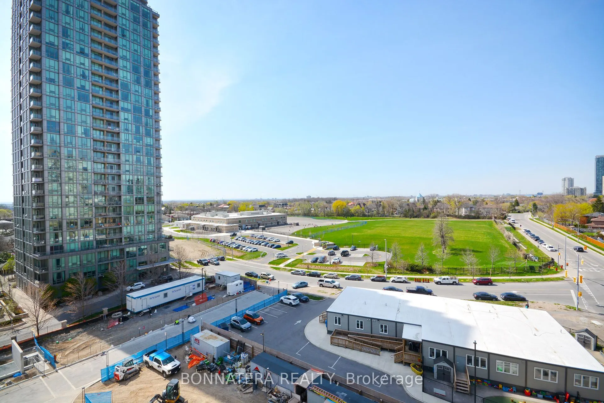 36 Elm Drive W, #809