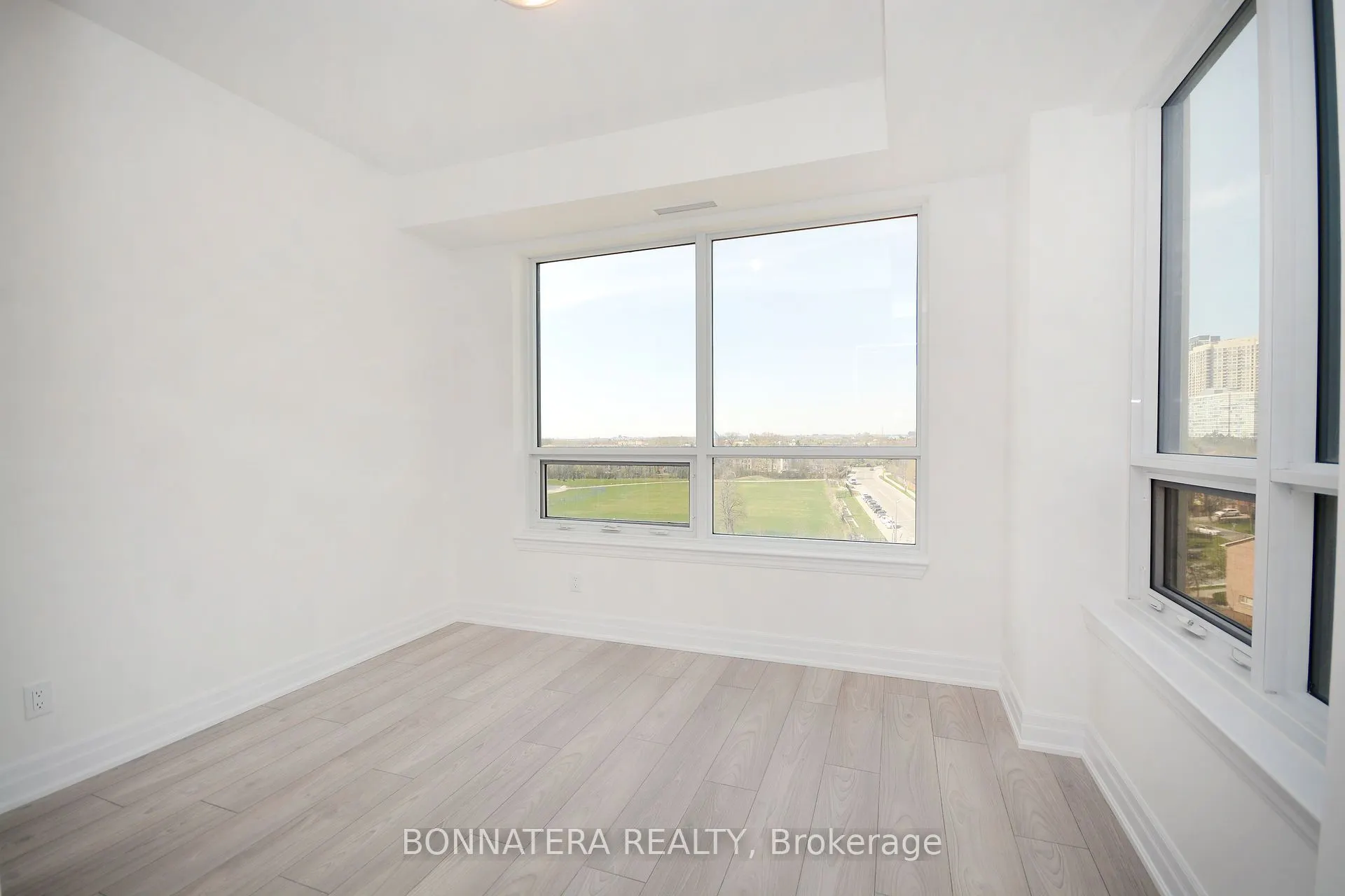 36 Elm Drive W, #809