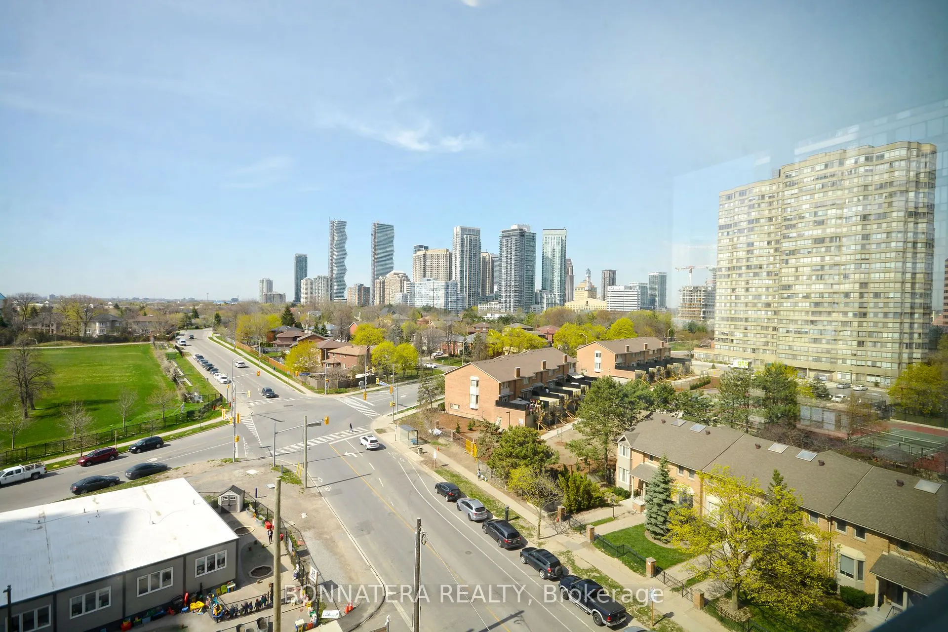 36 Elm Drive W, #809