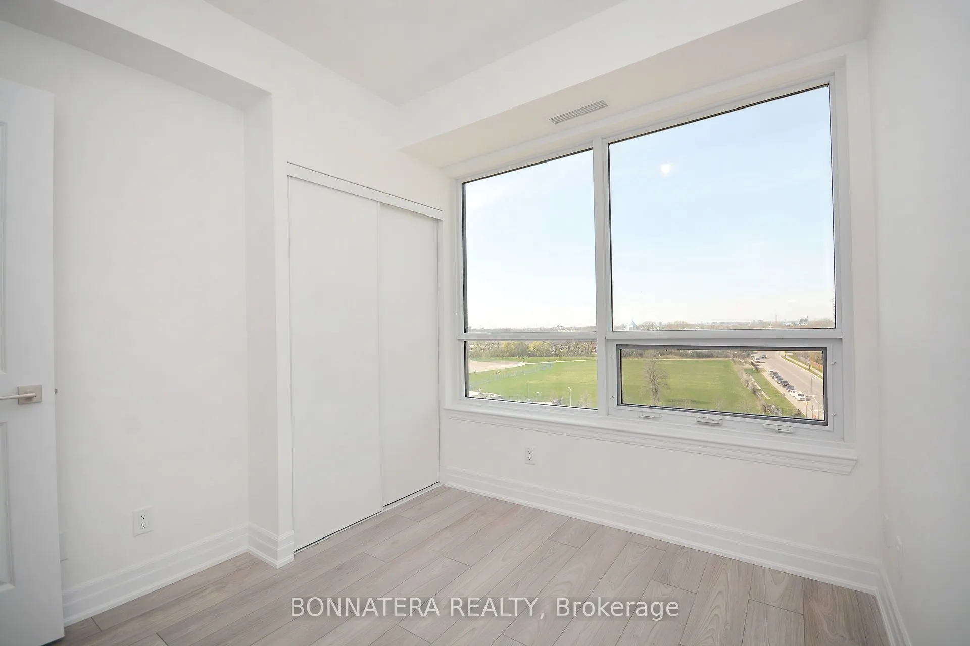 36 Elm Drive W, #809