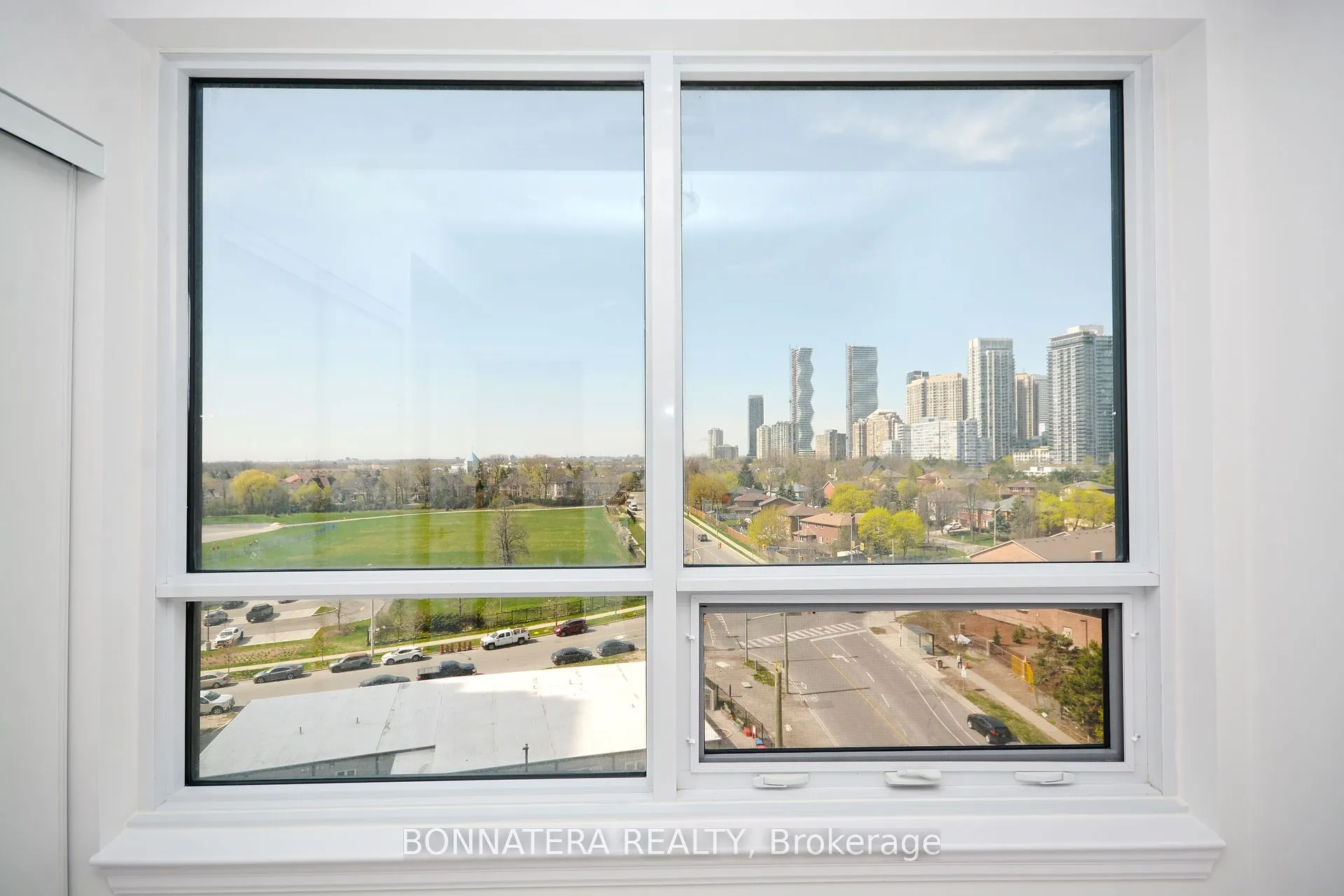 36 Elm Drive W, #809