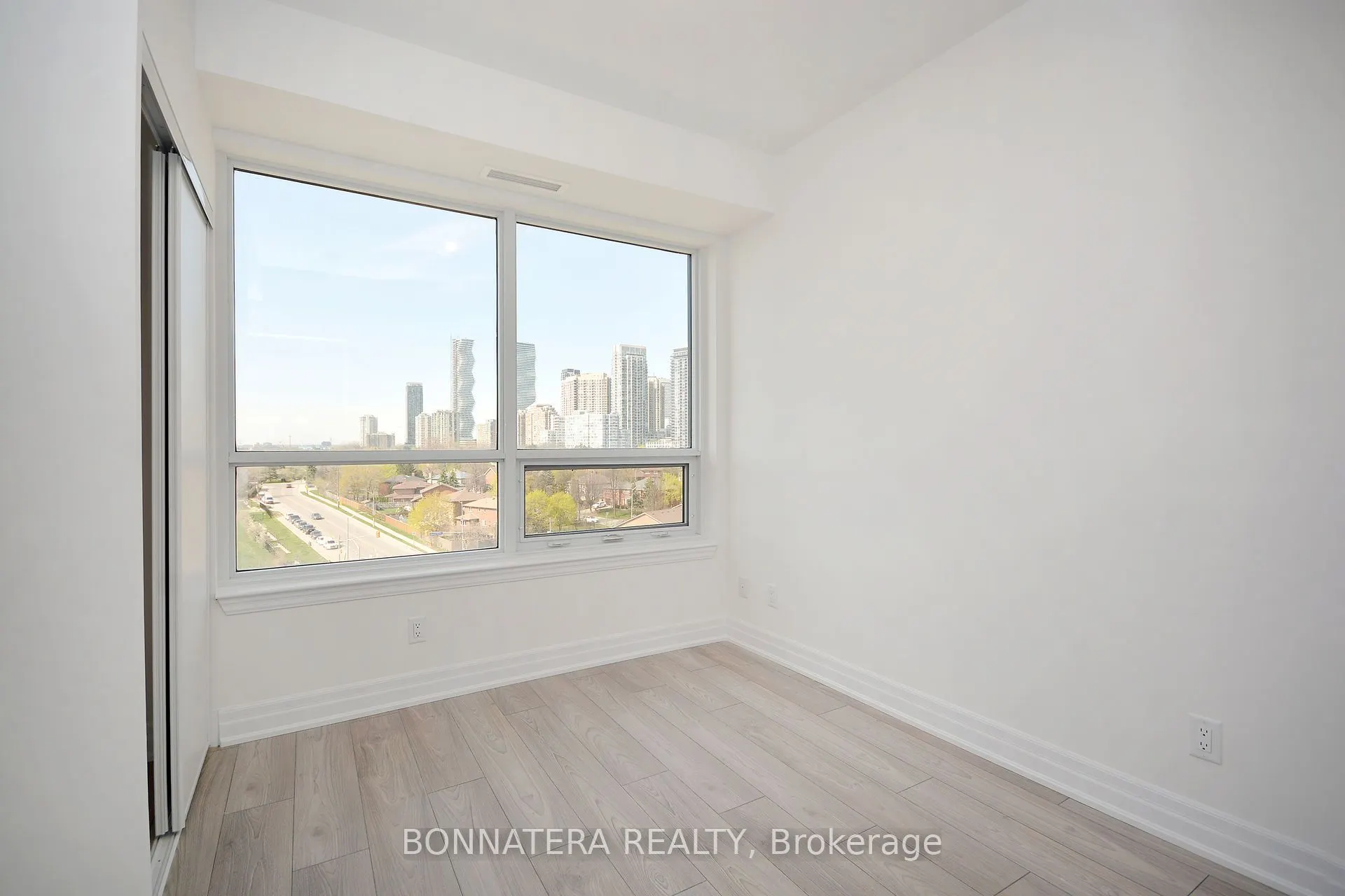 36 Elm Drive W, #809