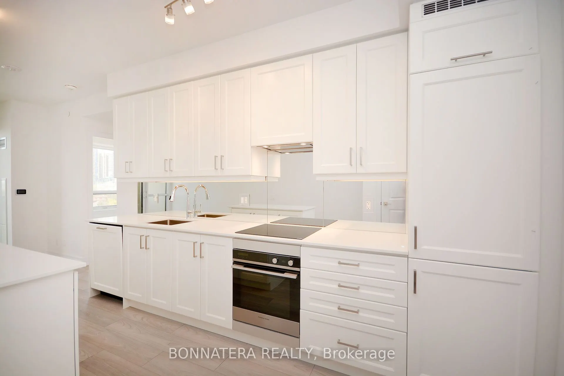 36 Elm Drive W, #809