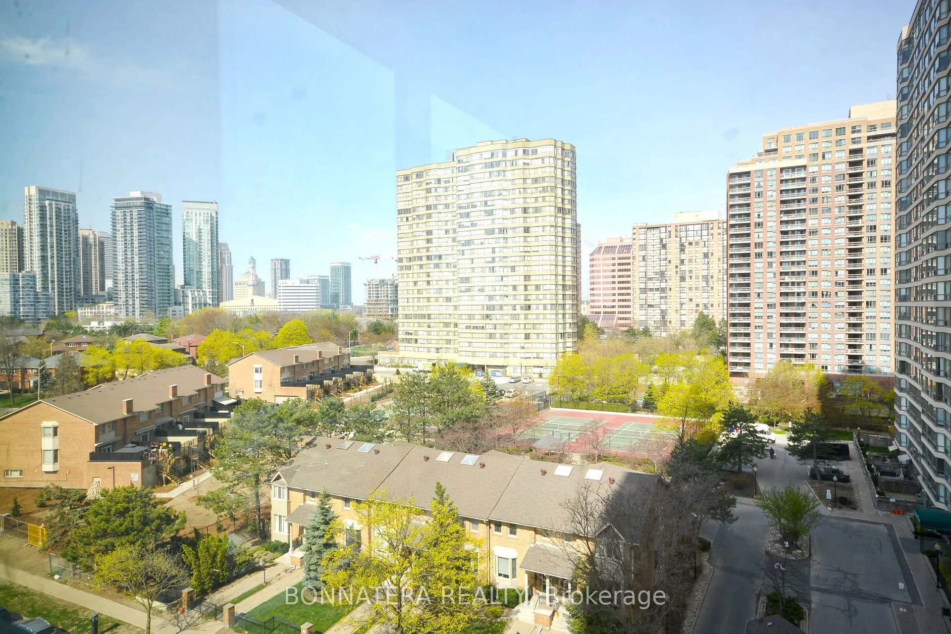 36 Elm Drive W, #809