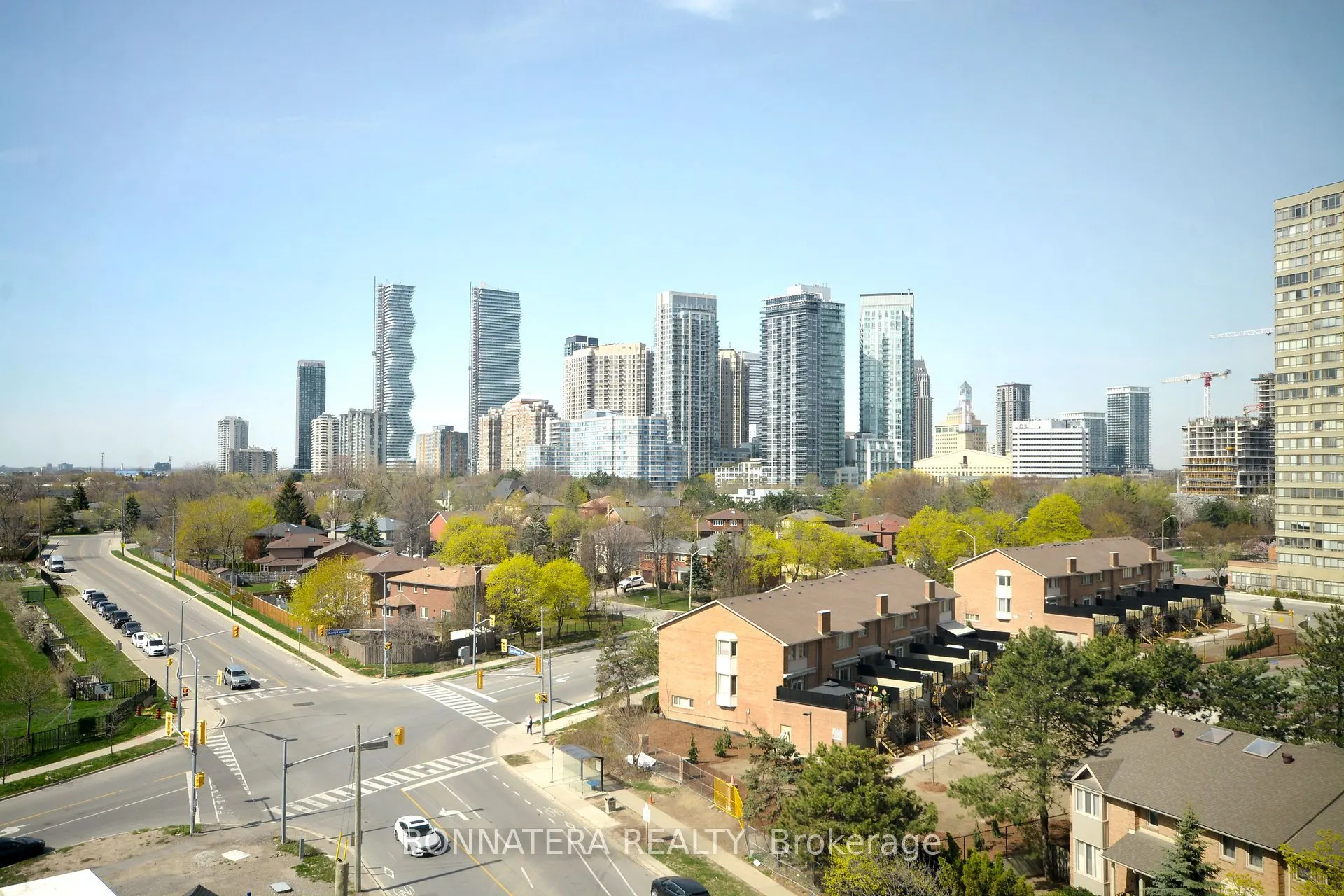 36 Elm Drive W, #809