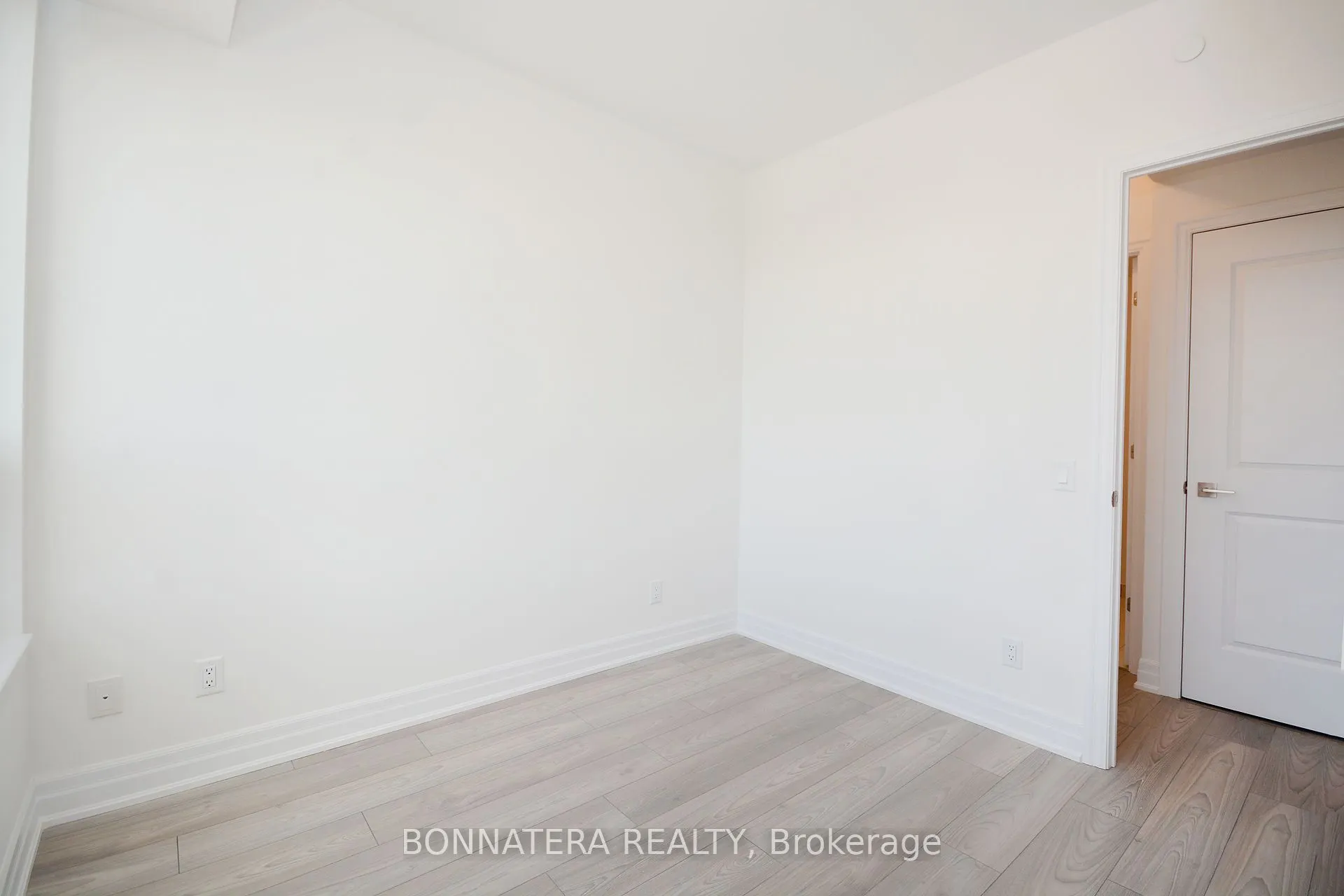 36 Elm Drive W, #809