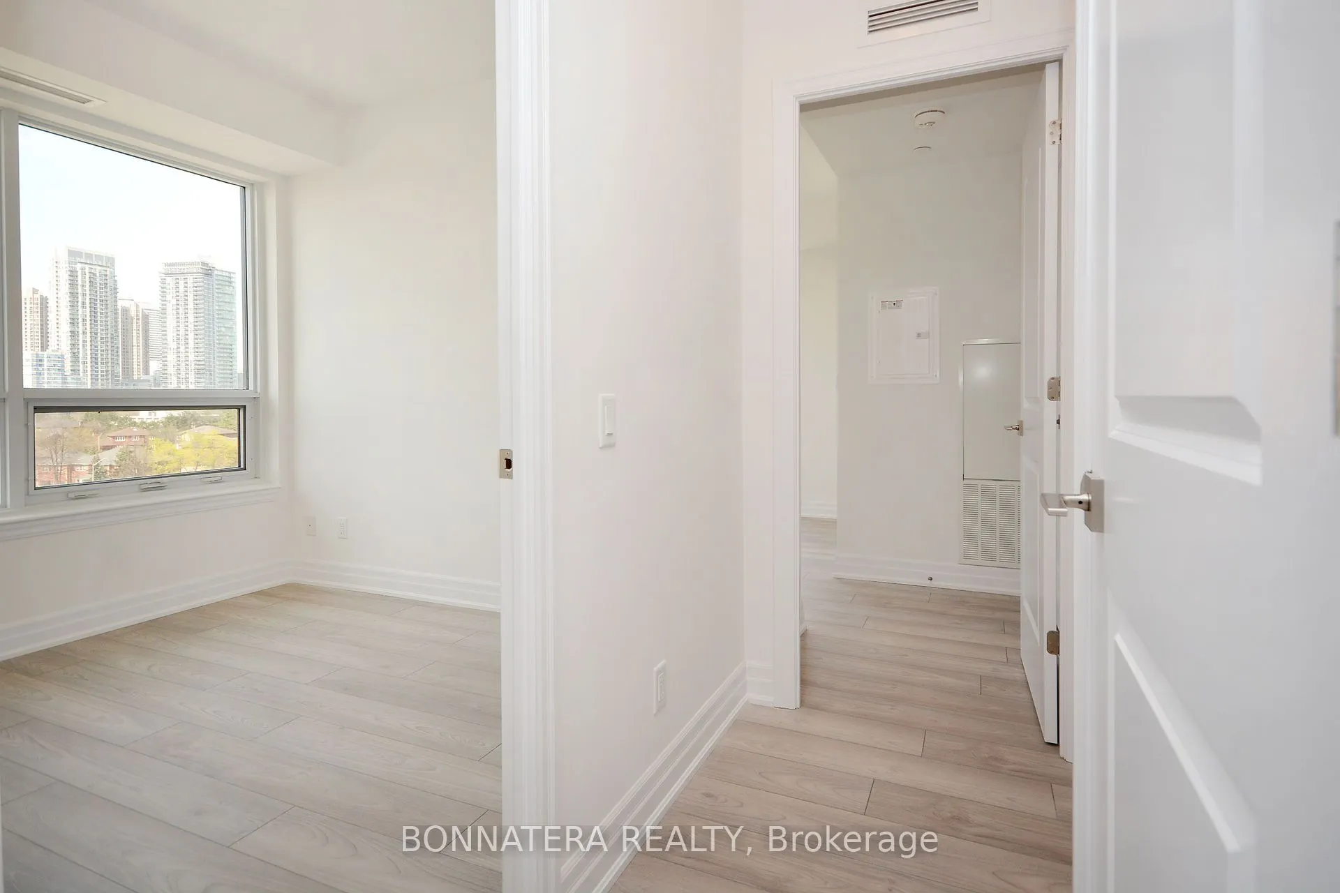 36 Elm Drive W, #809