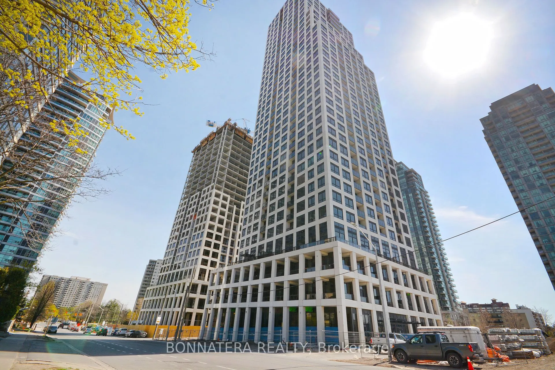 36 Elm Drive W, #809