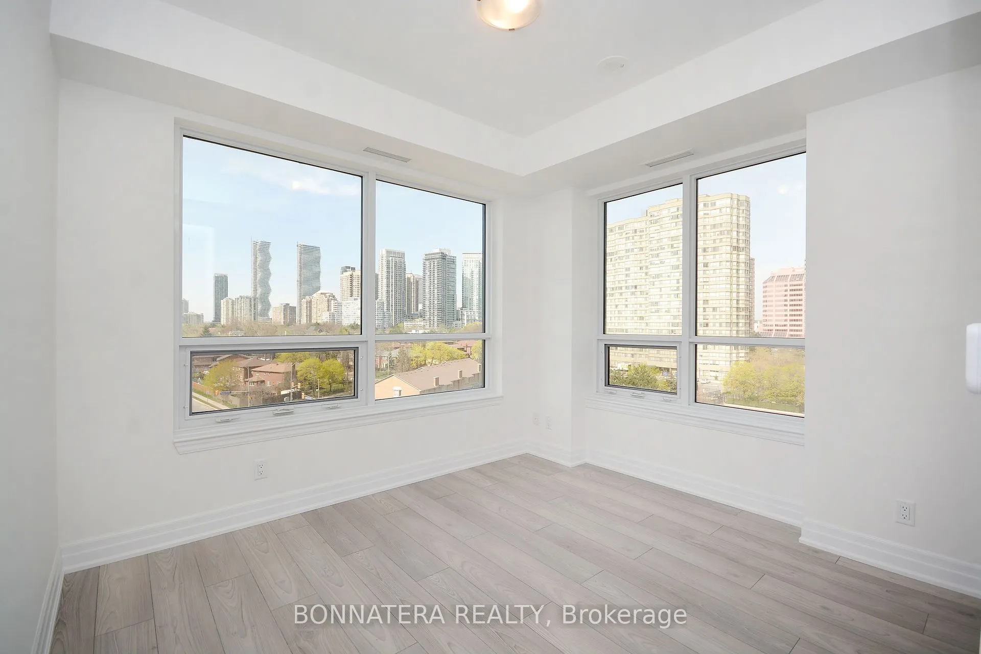 36 Elm Drive W, #809