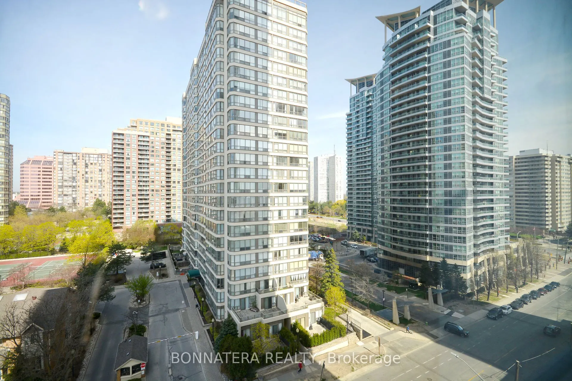 36 Elm Drive W, #809