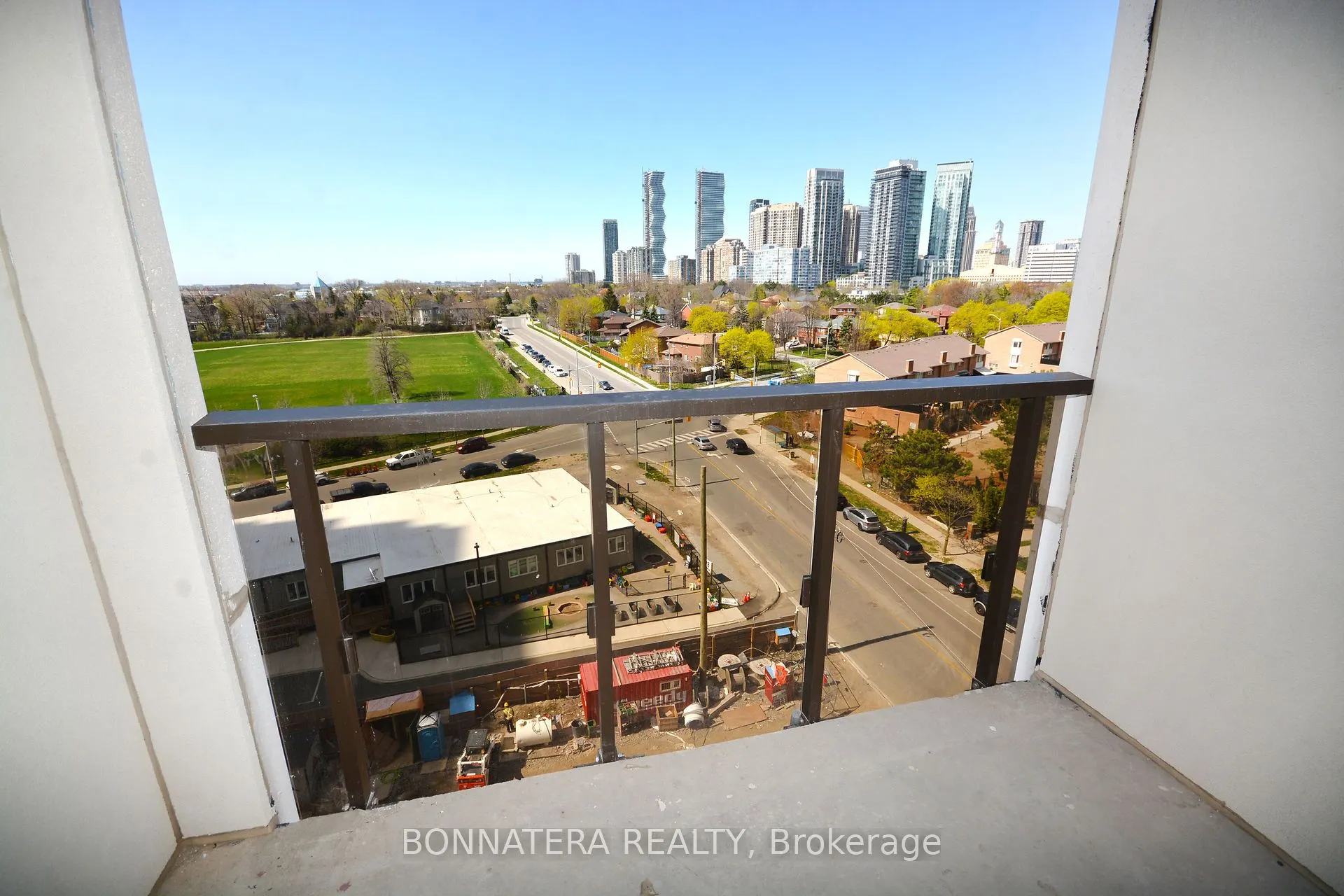 36 Elm Drive W, #809