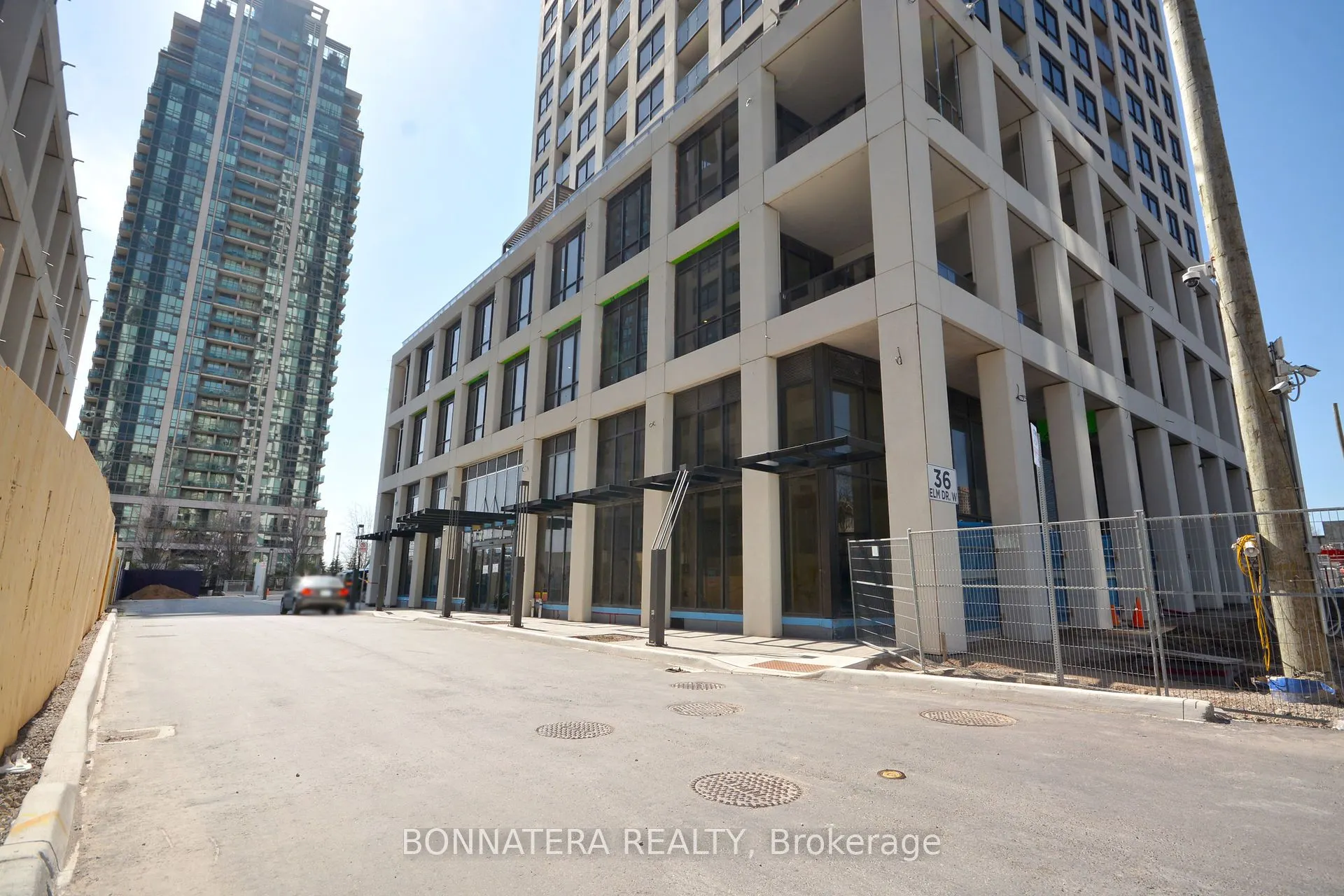 36 Elm Drive W, #809