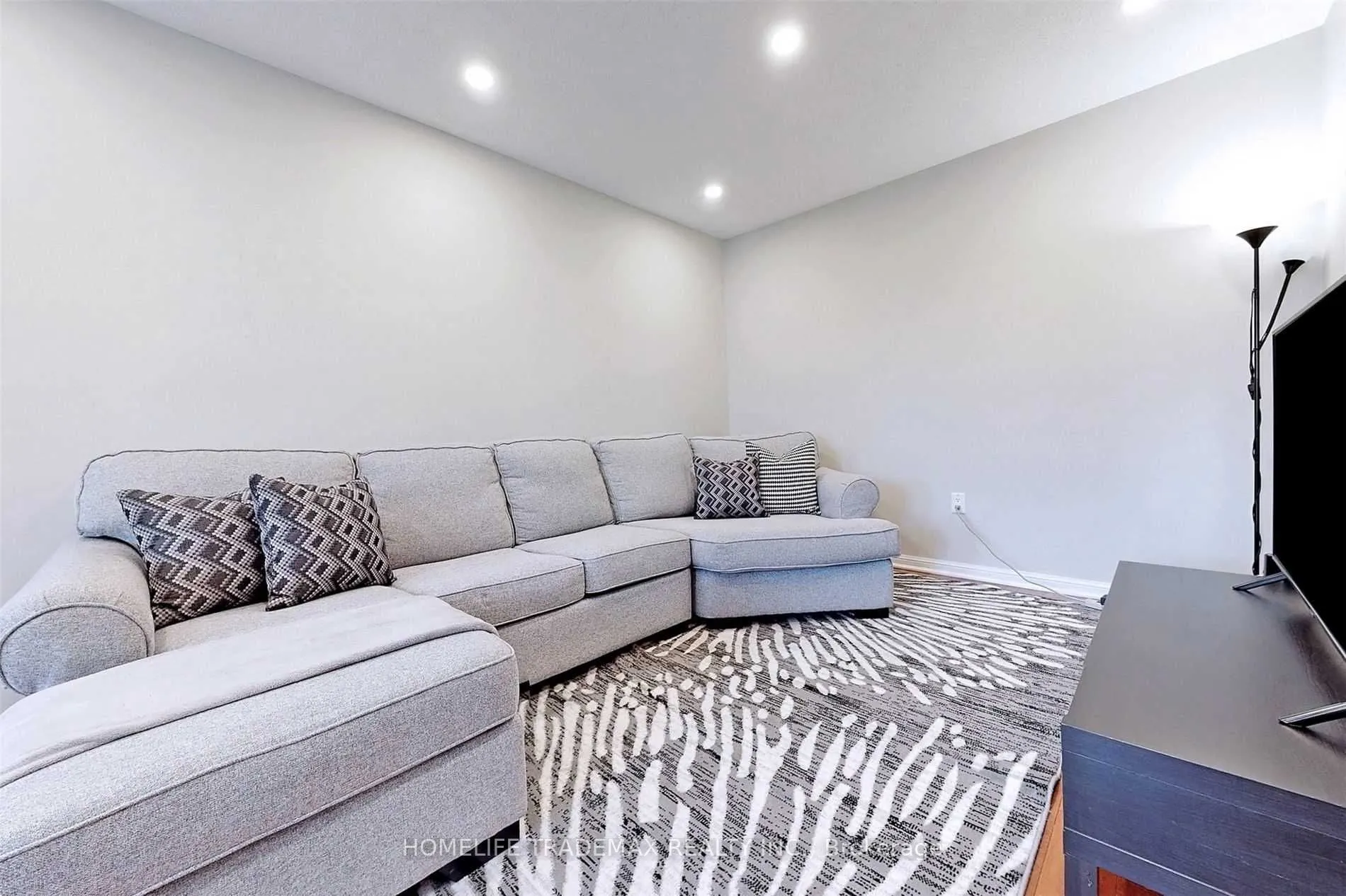 933 Hasselfeldt Heights
