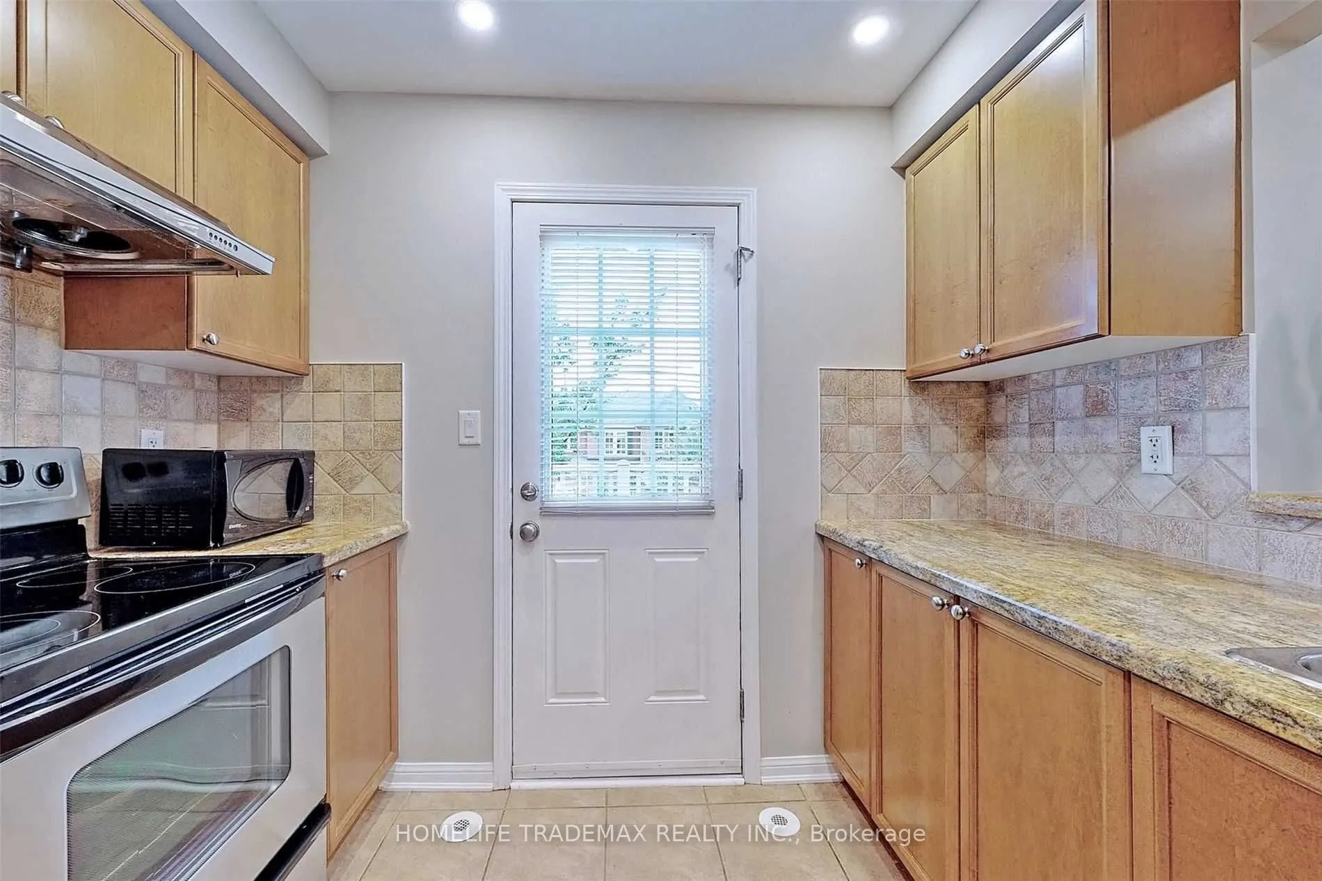 933 Hasselfeldt Heights