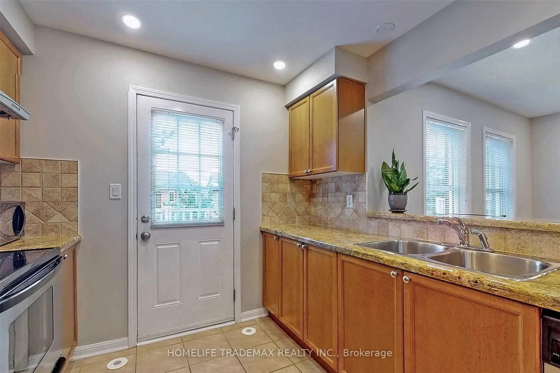 933 Hasselfeldt Heights