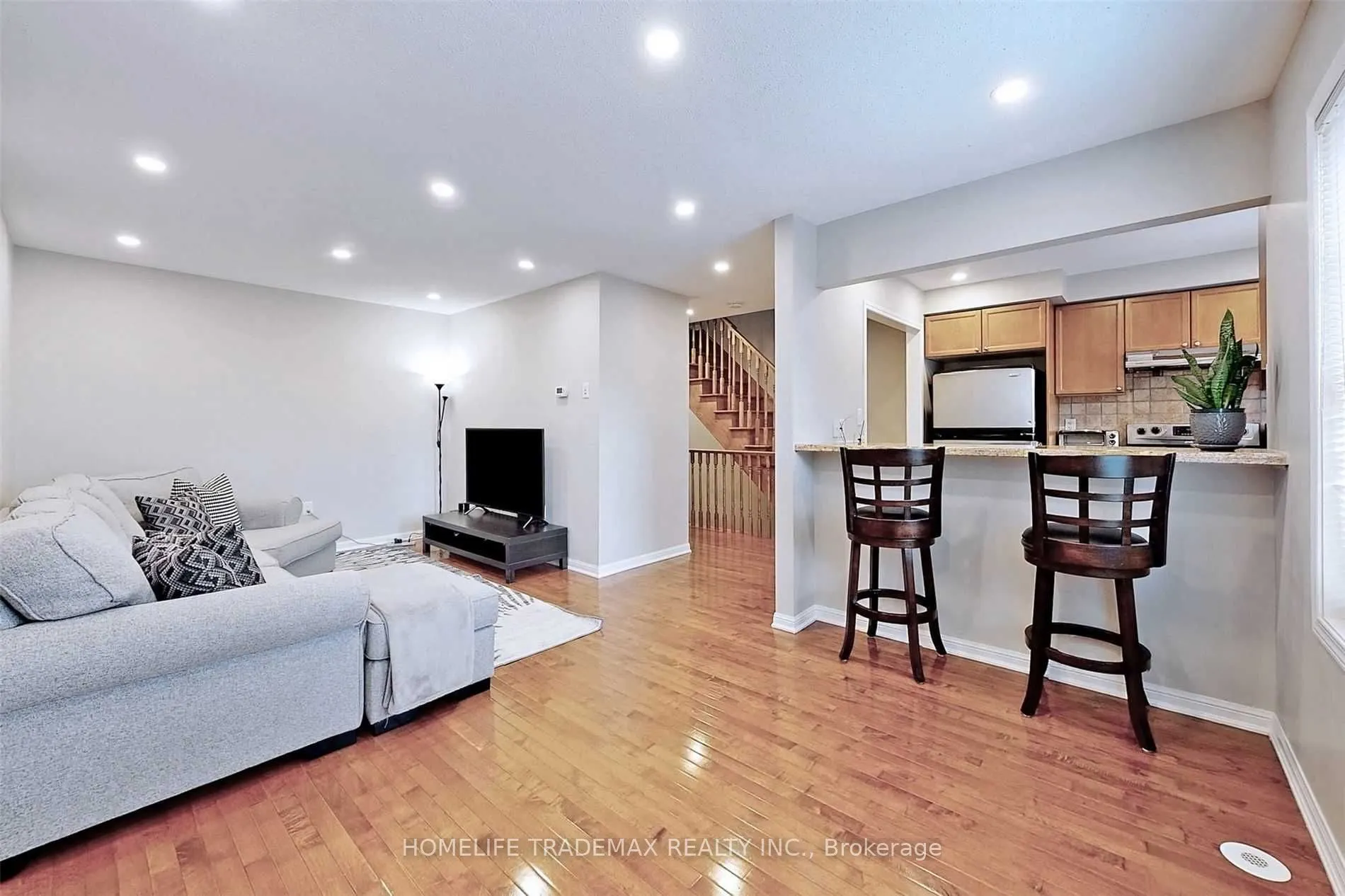 933 Hasselfeldt Heights