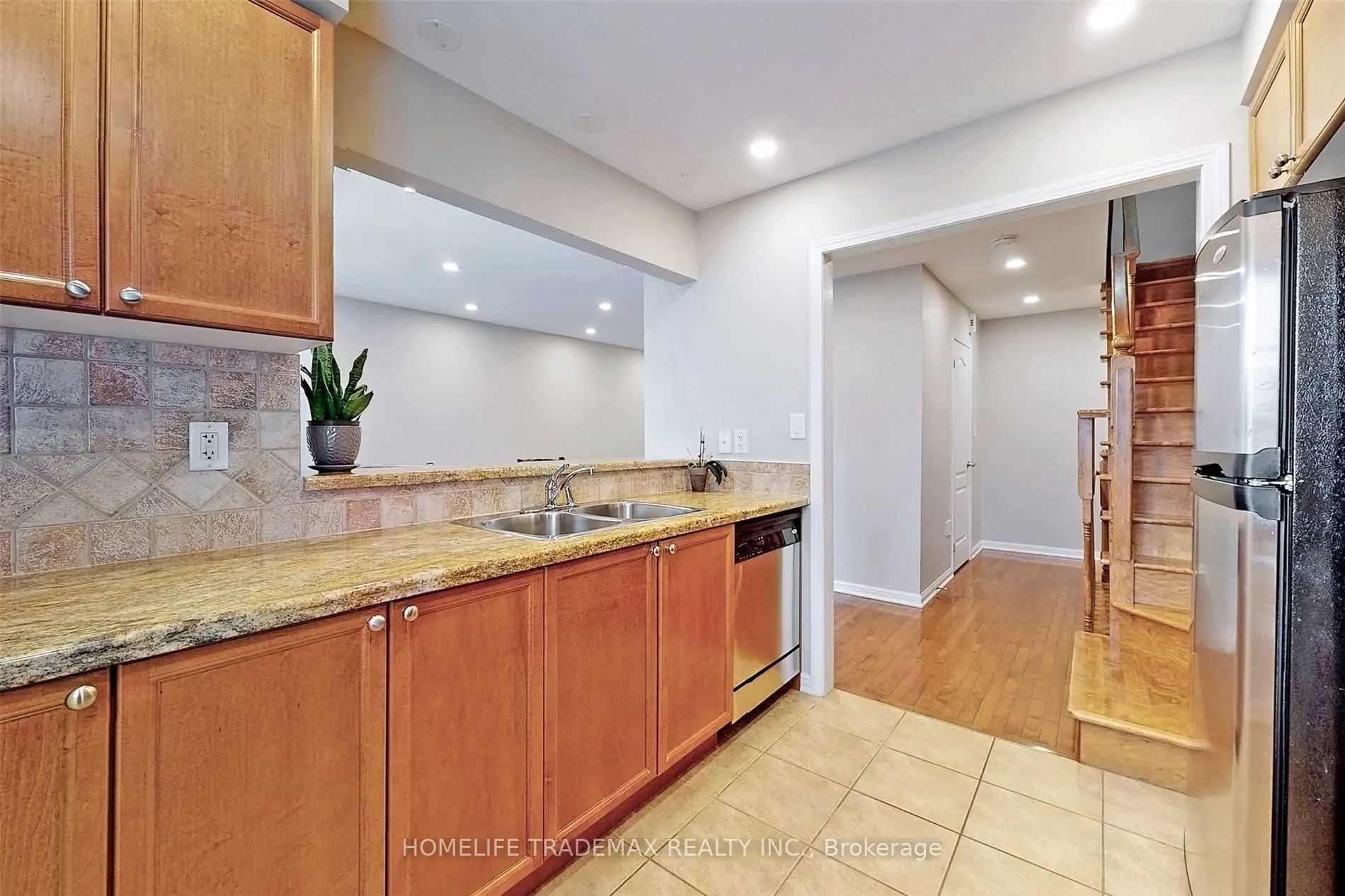 933 Hasselfeldt Heights