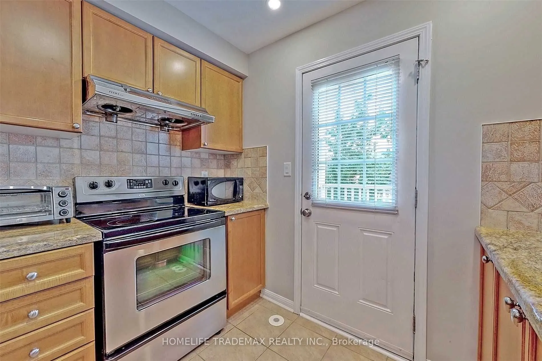 933 Hasselfeldt Heights