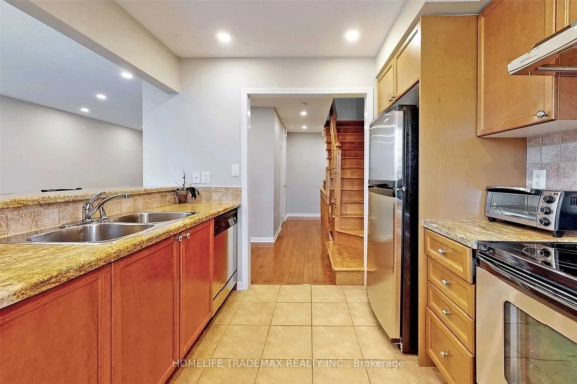 933 Hasselfeldt Heights