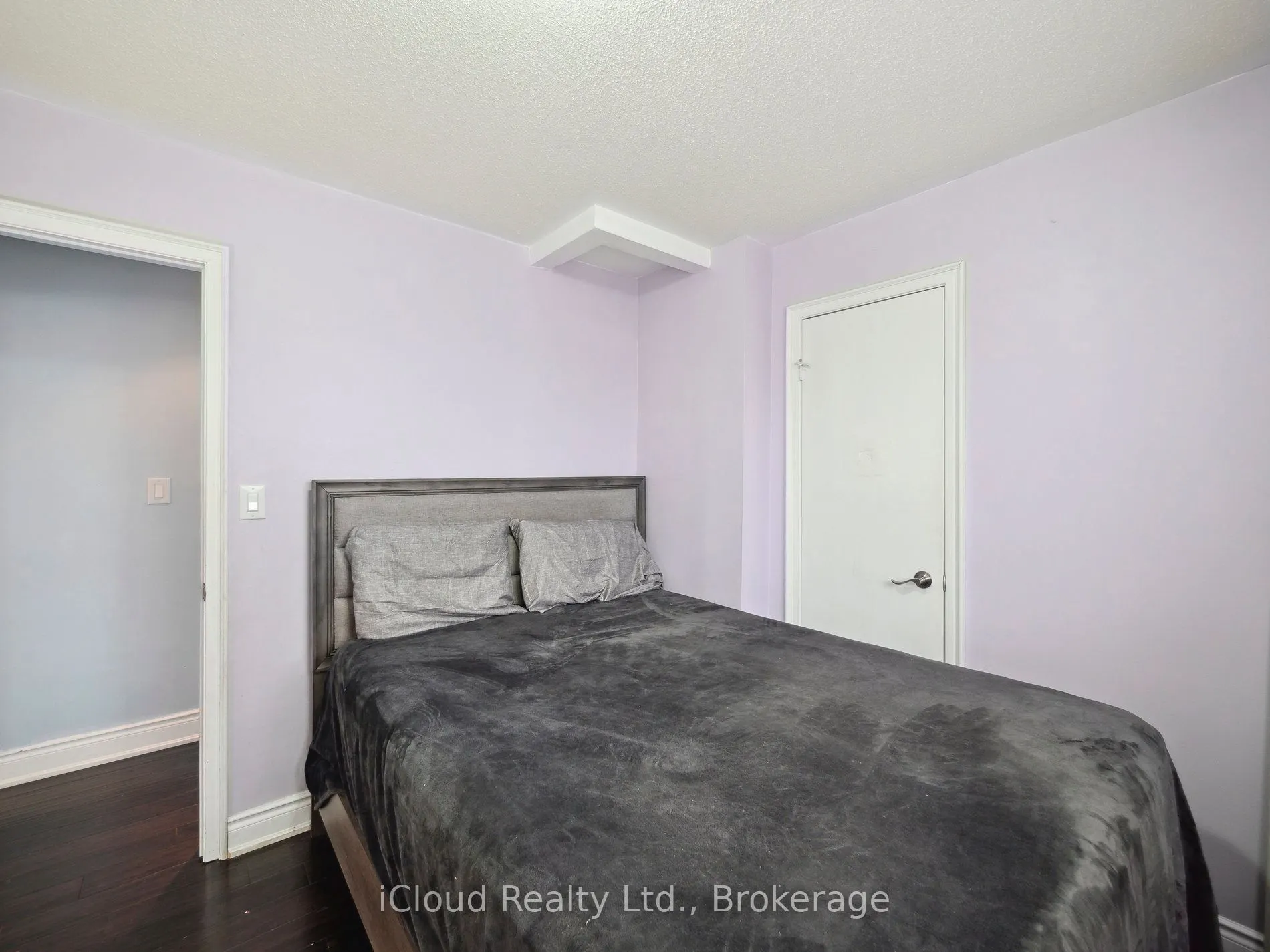 424 Jay Crescent
