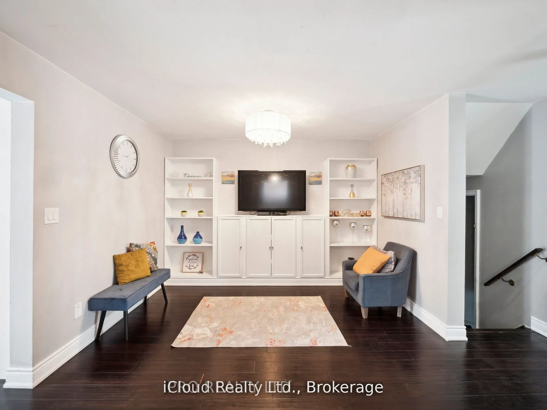 424 Jay Crescent
