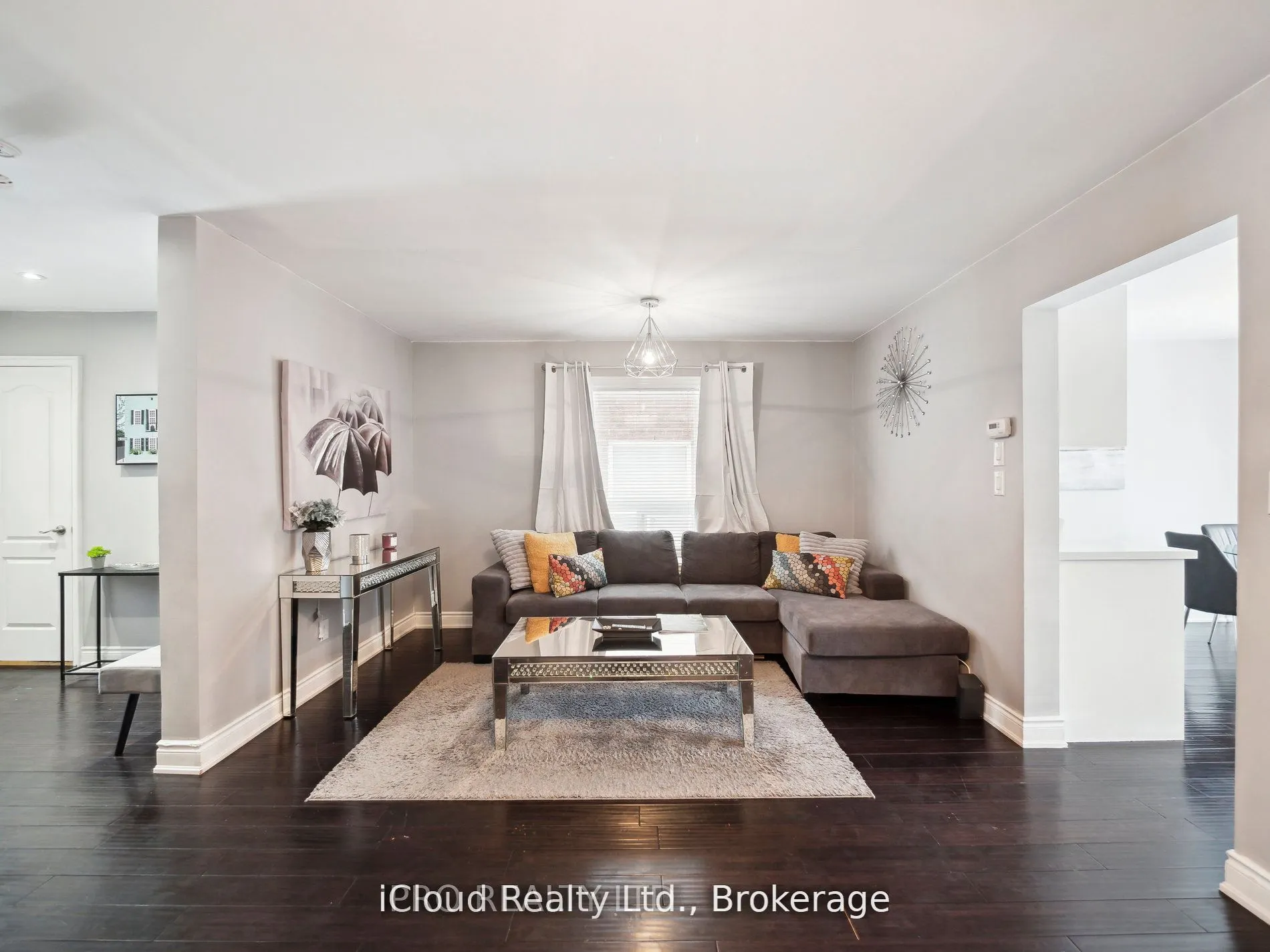 424 Jay Crescent