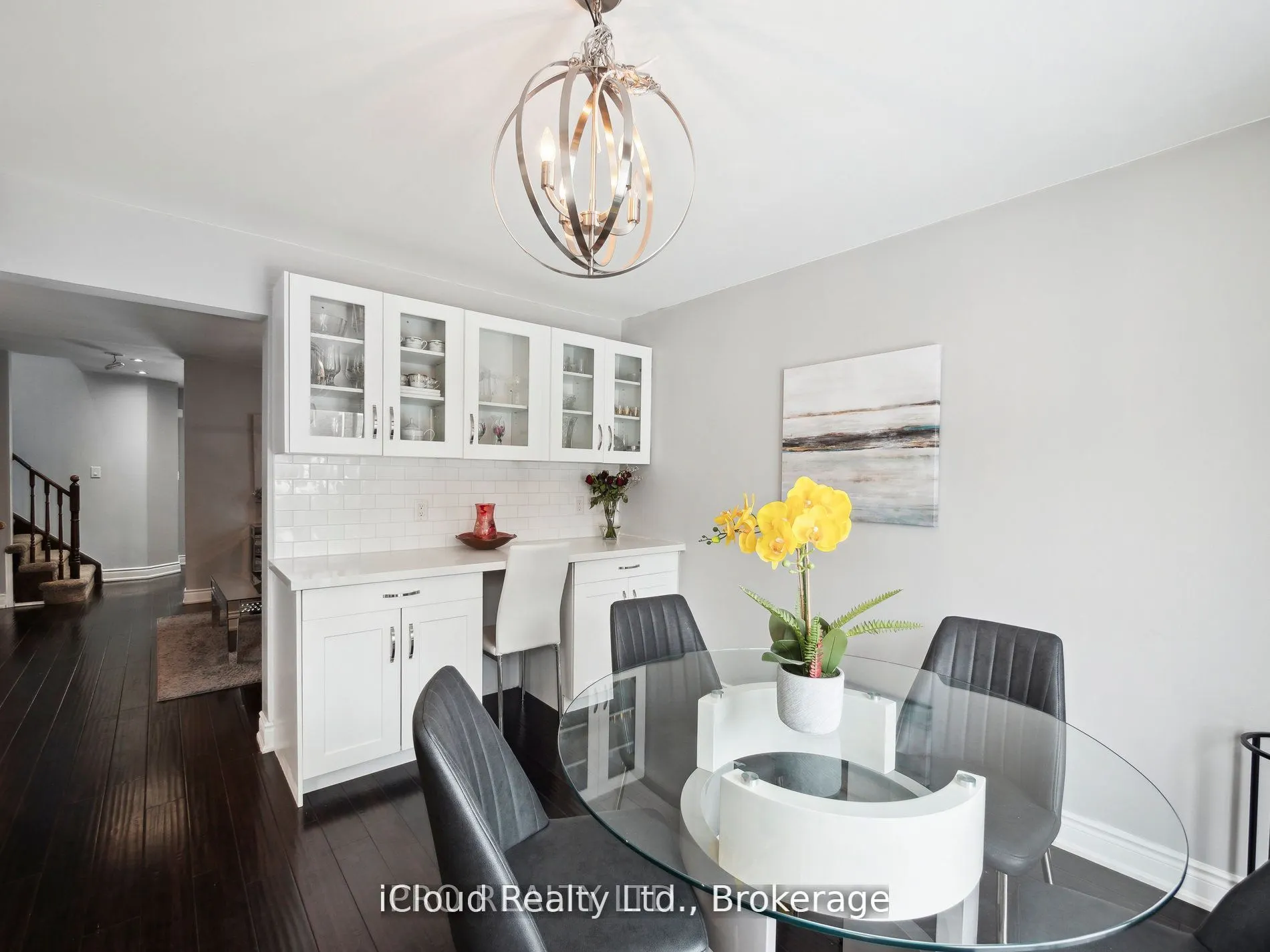 424 Jay Crescent