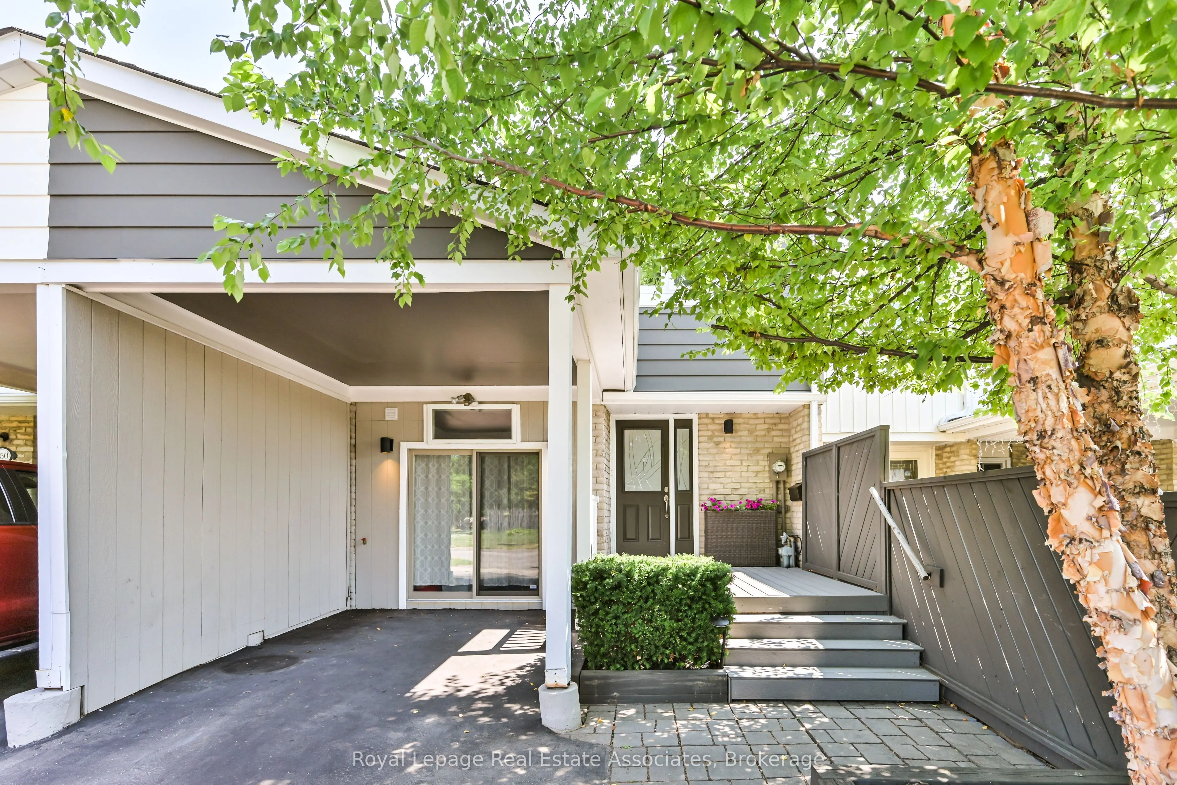 252 Royal Salisbury Way