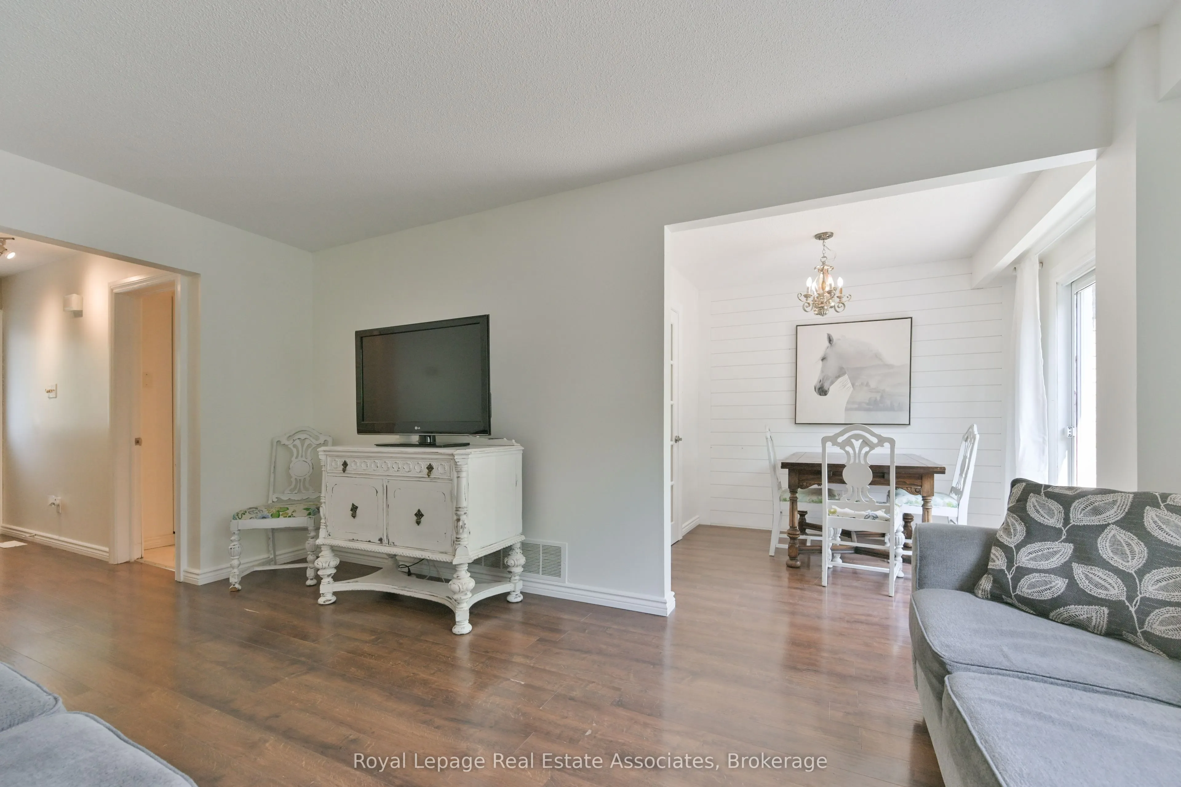 252 Royal Salisbury Way