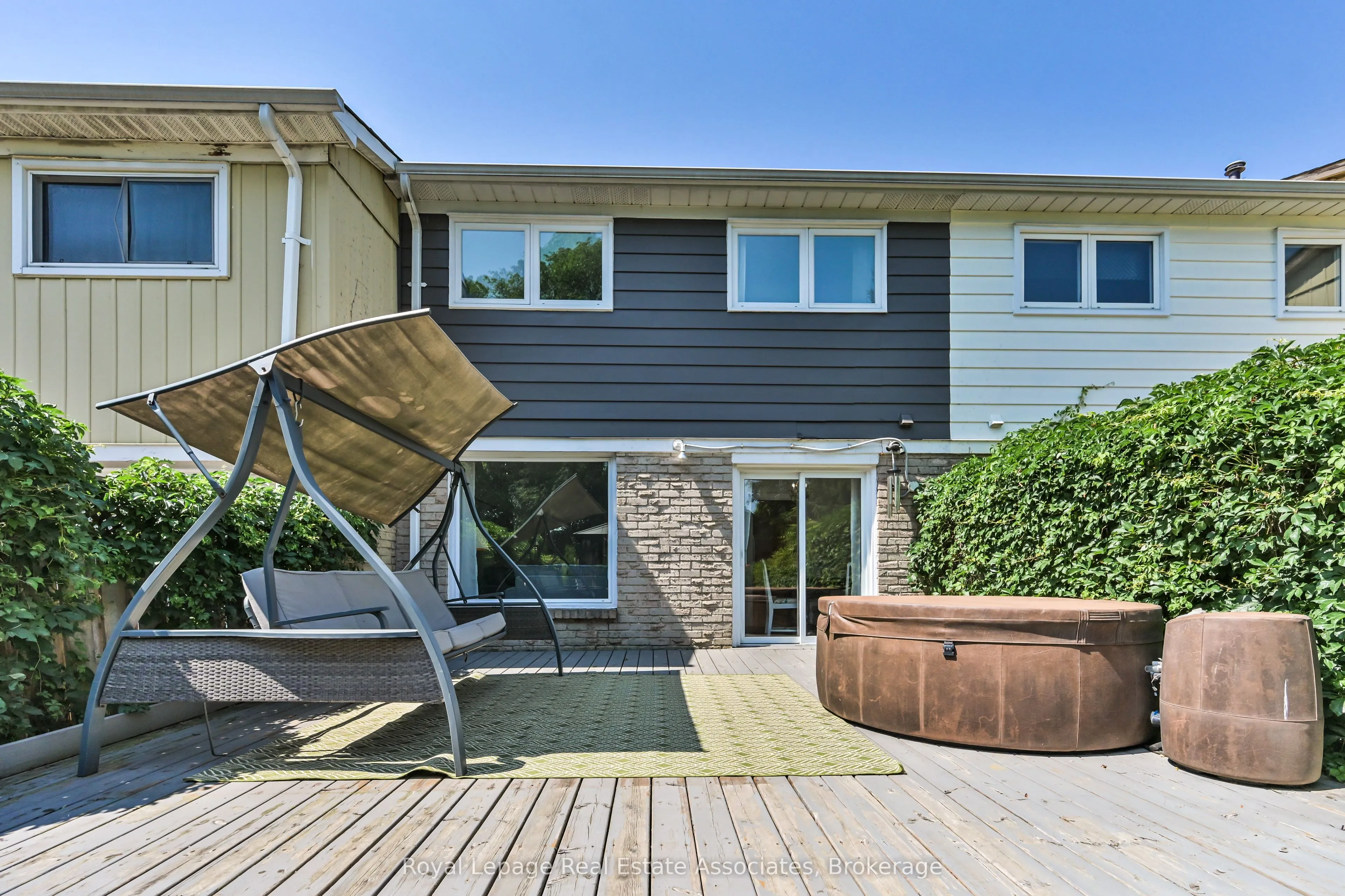 252 Royal Salisbury Way