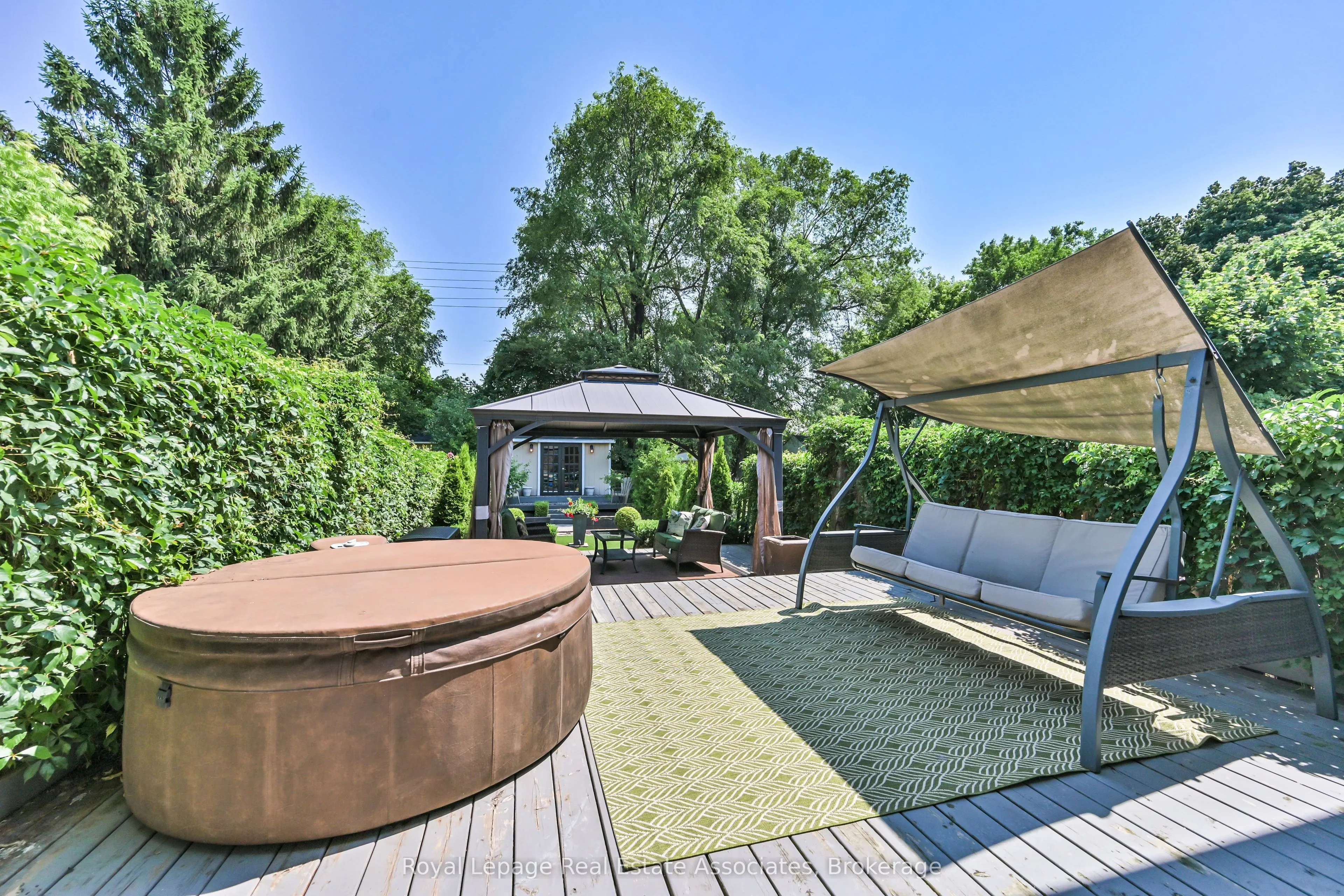252 Royal Salisbury Way
