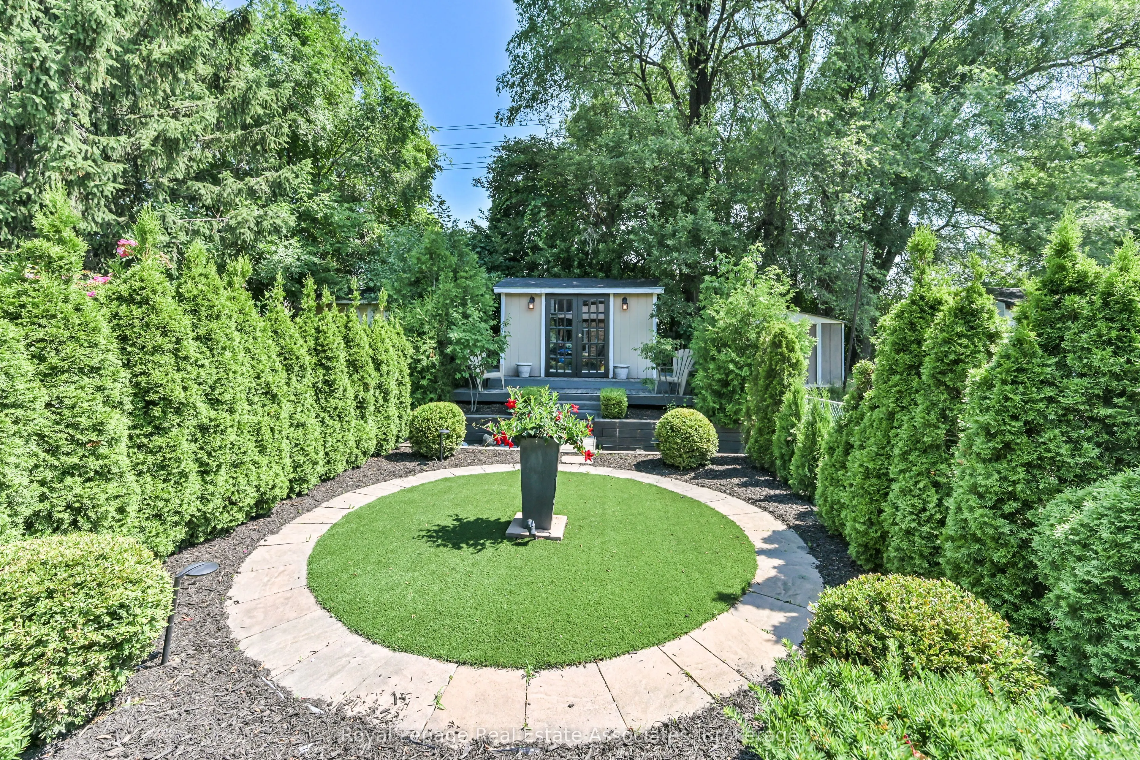 252 Royal Salisbury Way