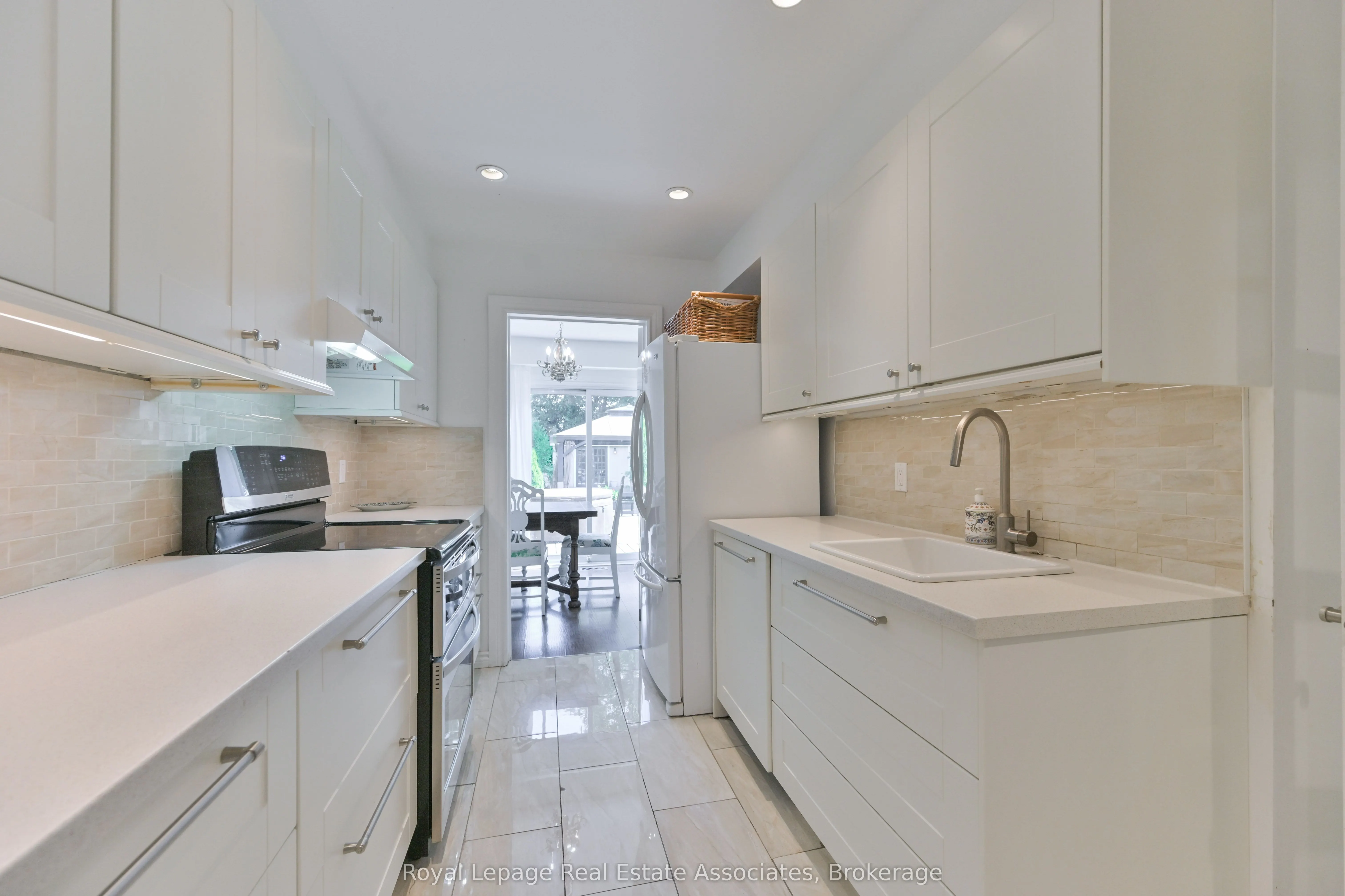 252 Royal Salisbury Way