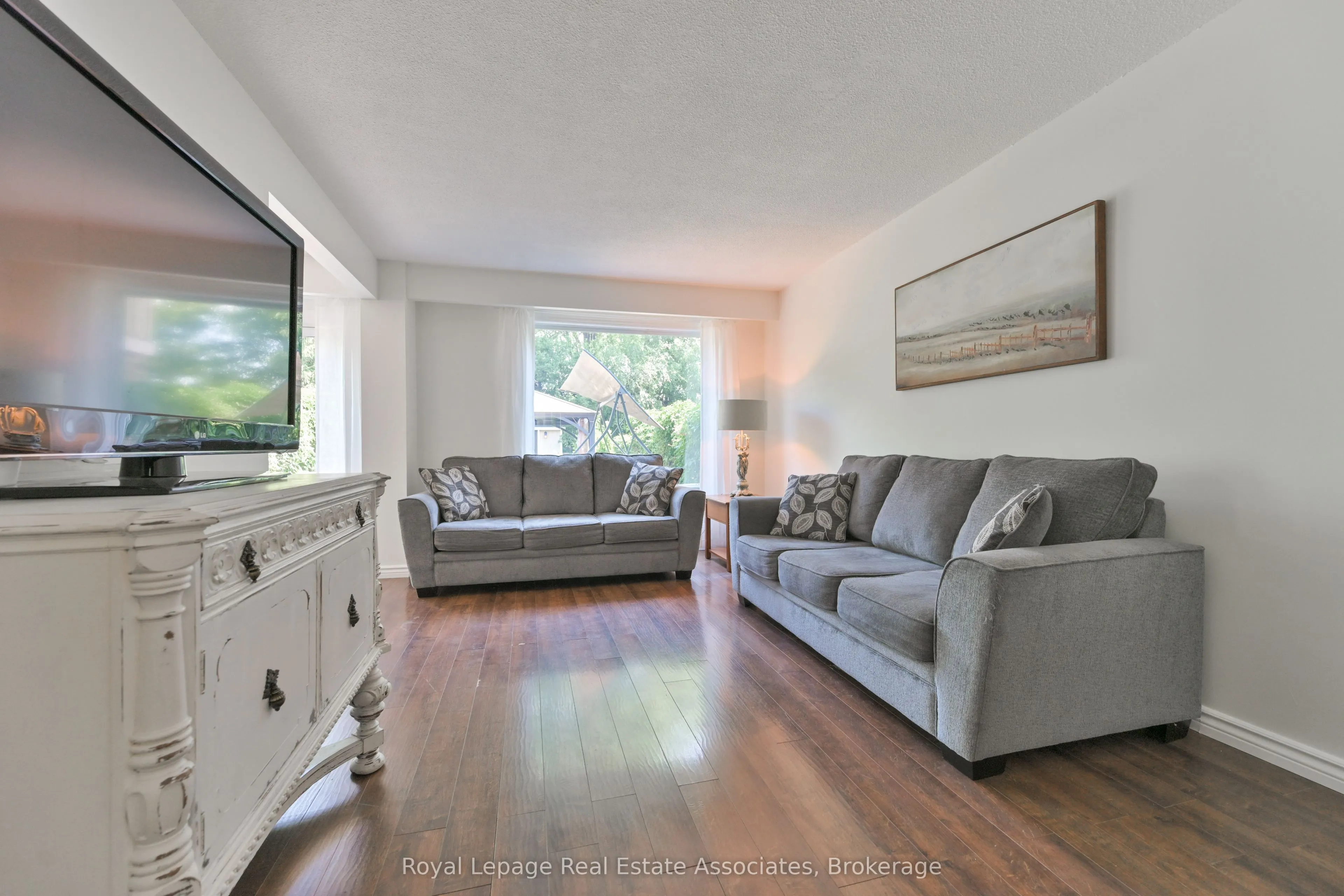 252 Royal Salisbury Way