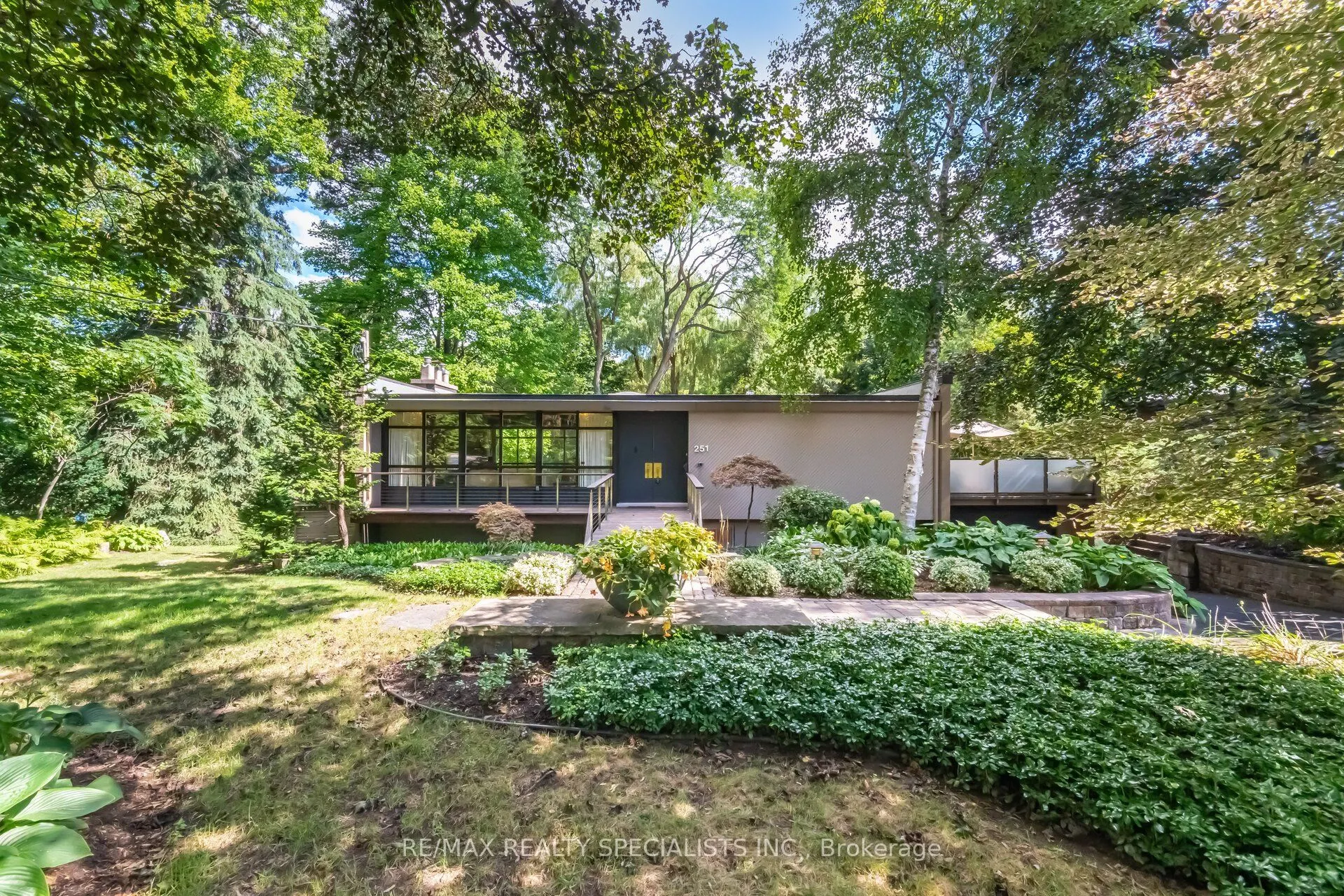 251 Dickson Park Crescent