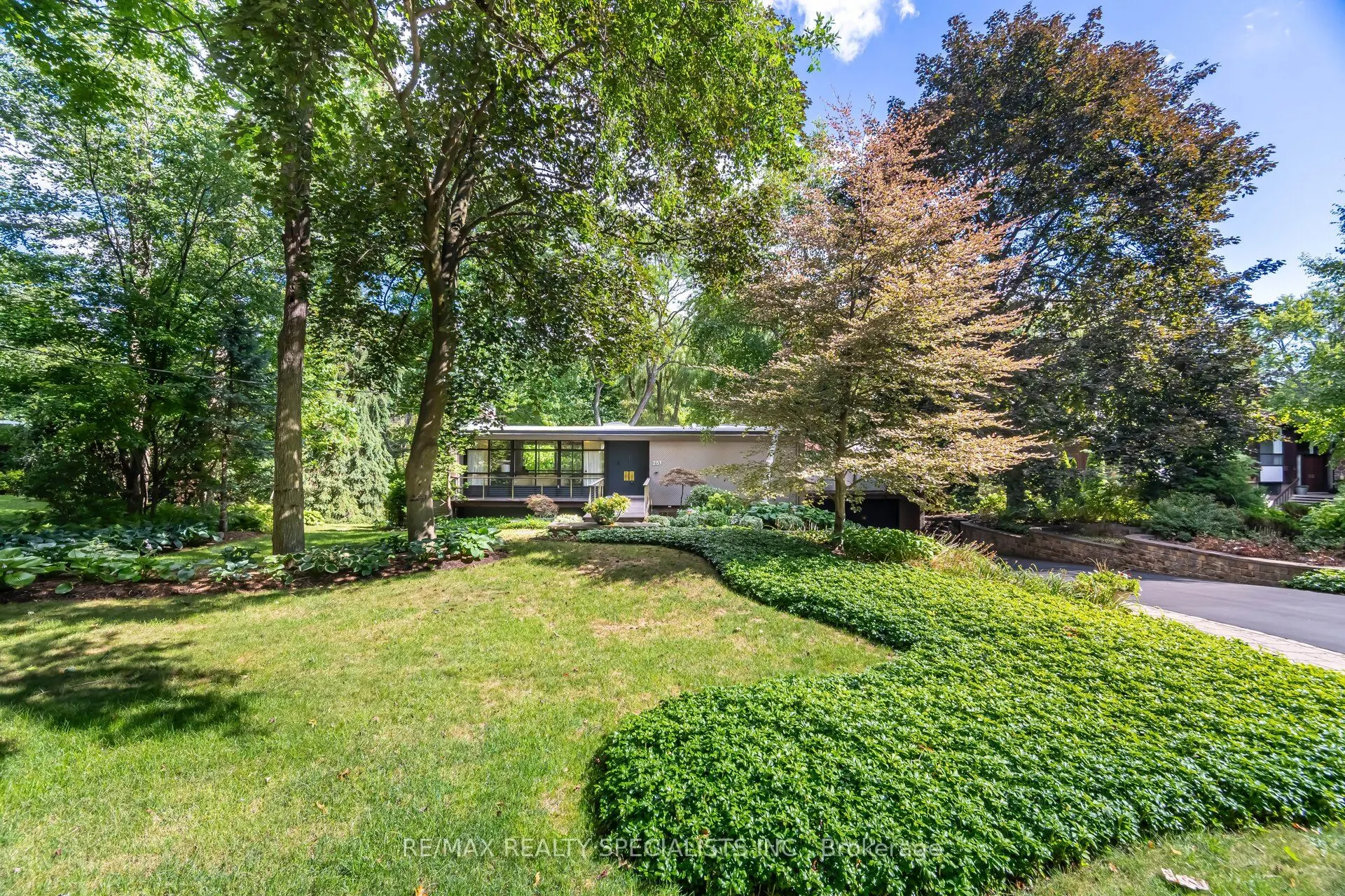 251 Dickson Park Crescent