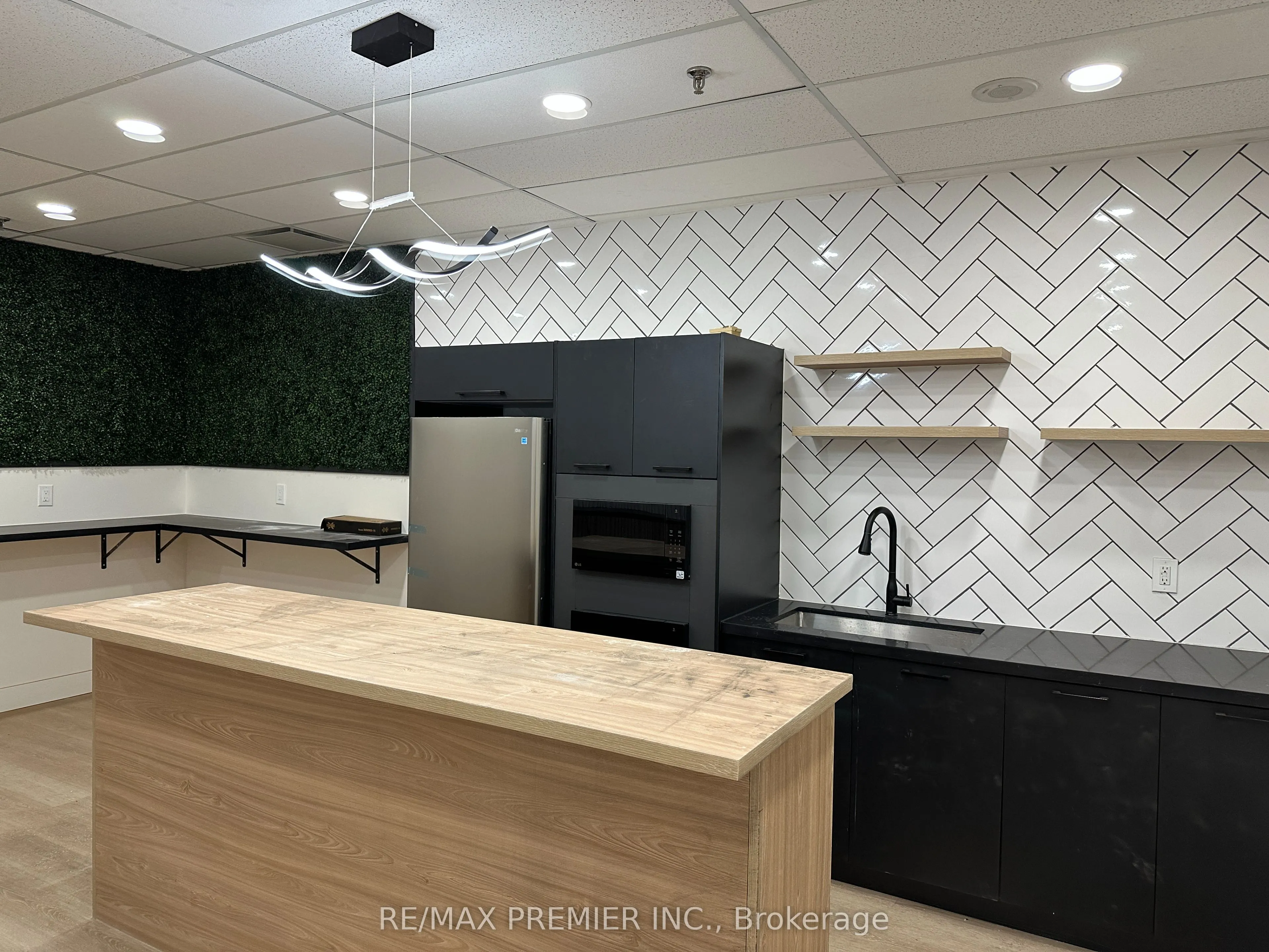 350 Burnhamthorpe Road W, #200-31