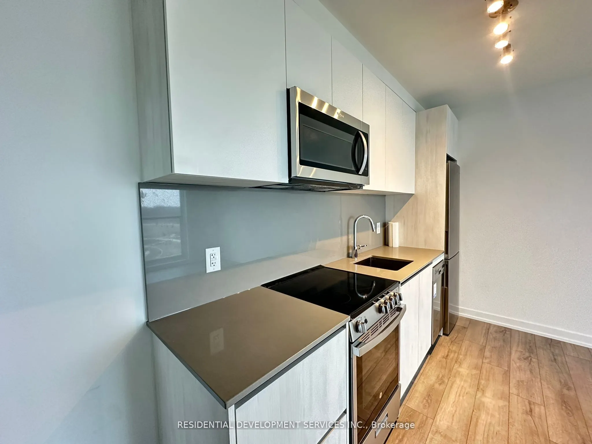 3100 Keele Street, #806
