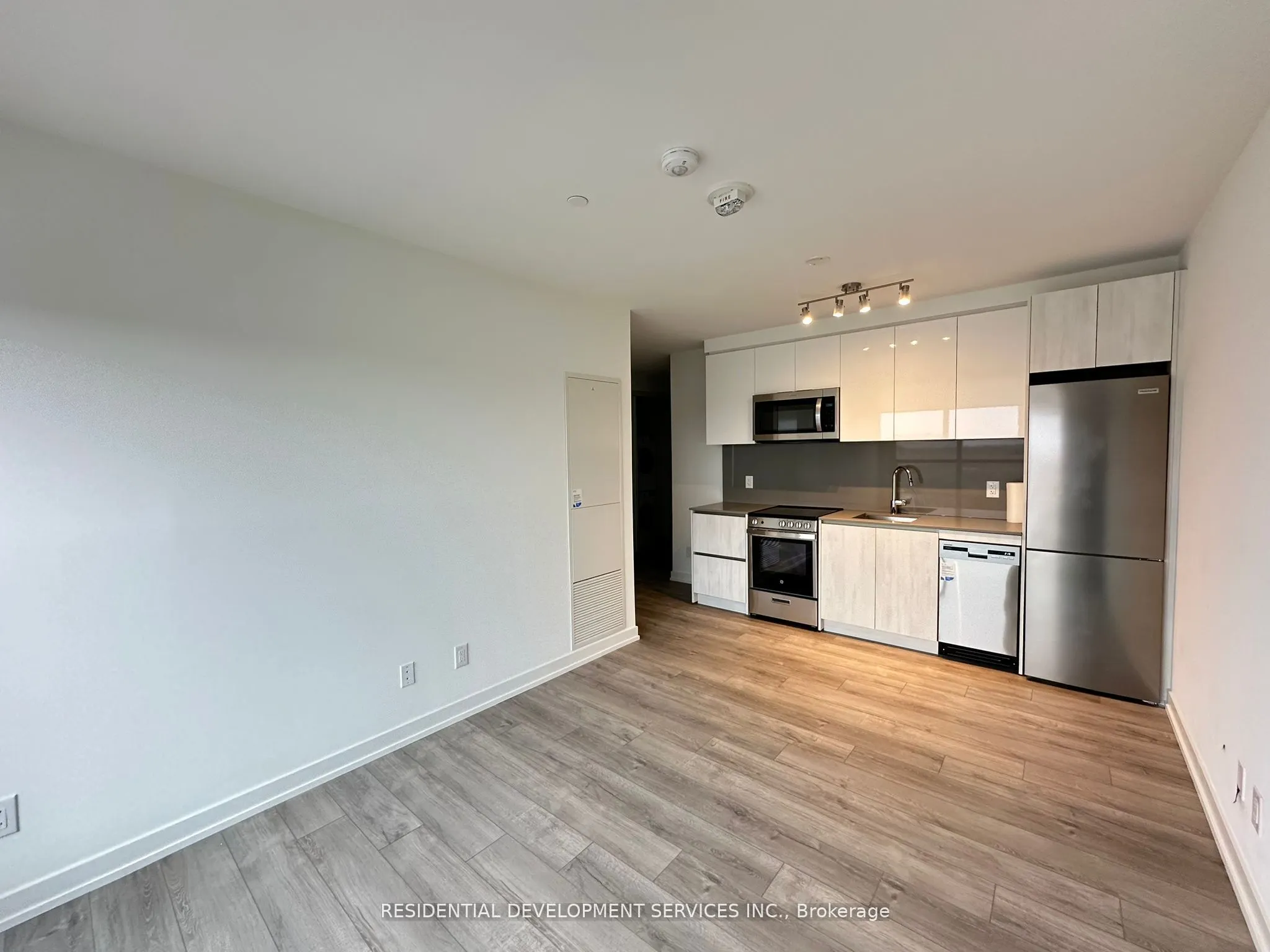 3100 Keele Street, #806
