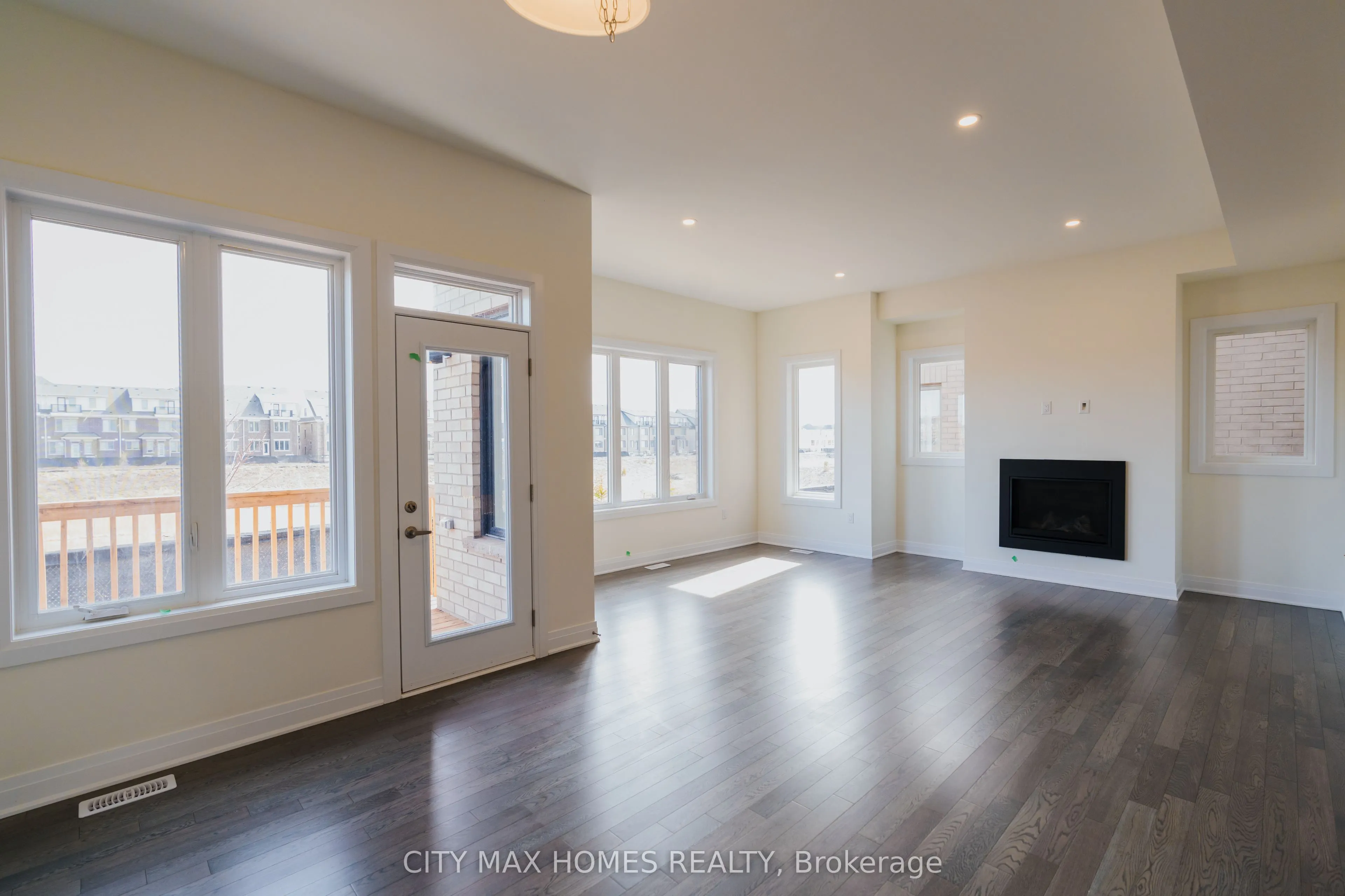 3240 Mariner Passage